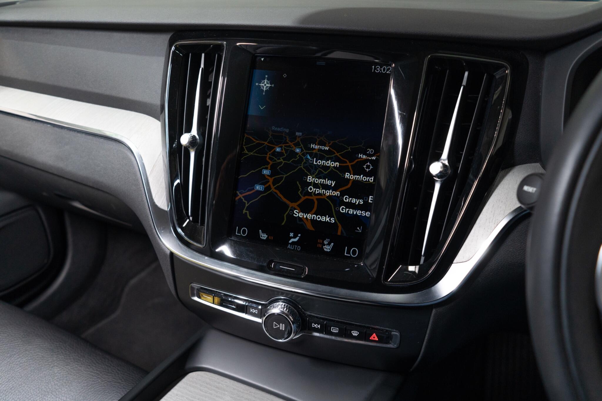 Volvo V60 Cross Country view 19