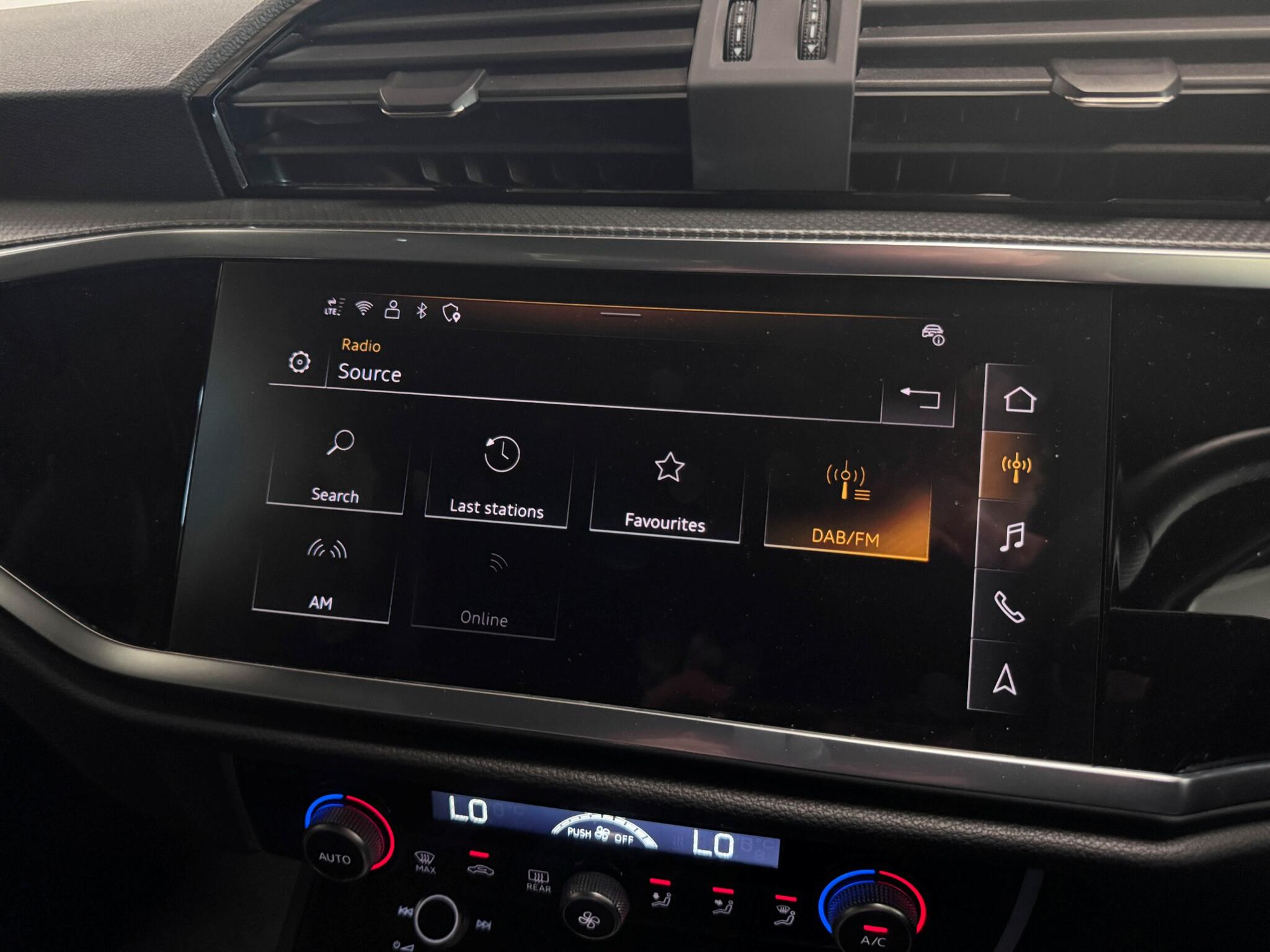 Audi Q3 view 44