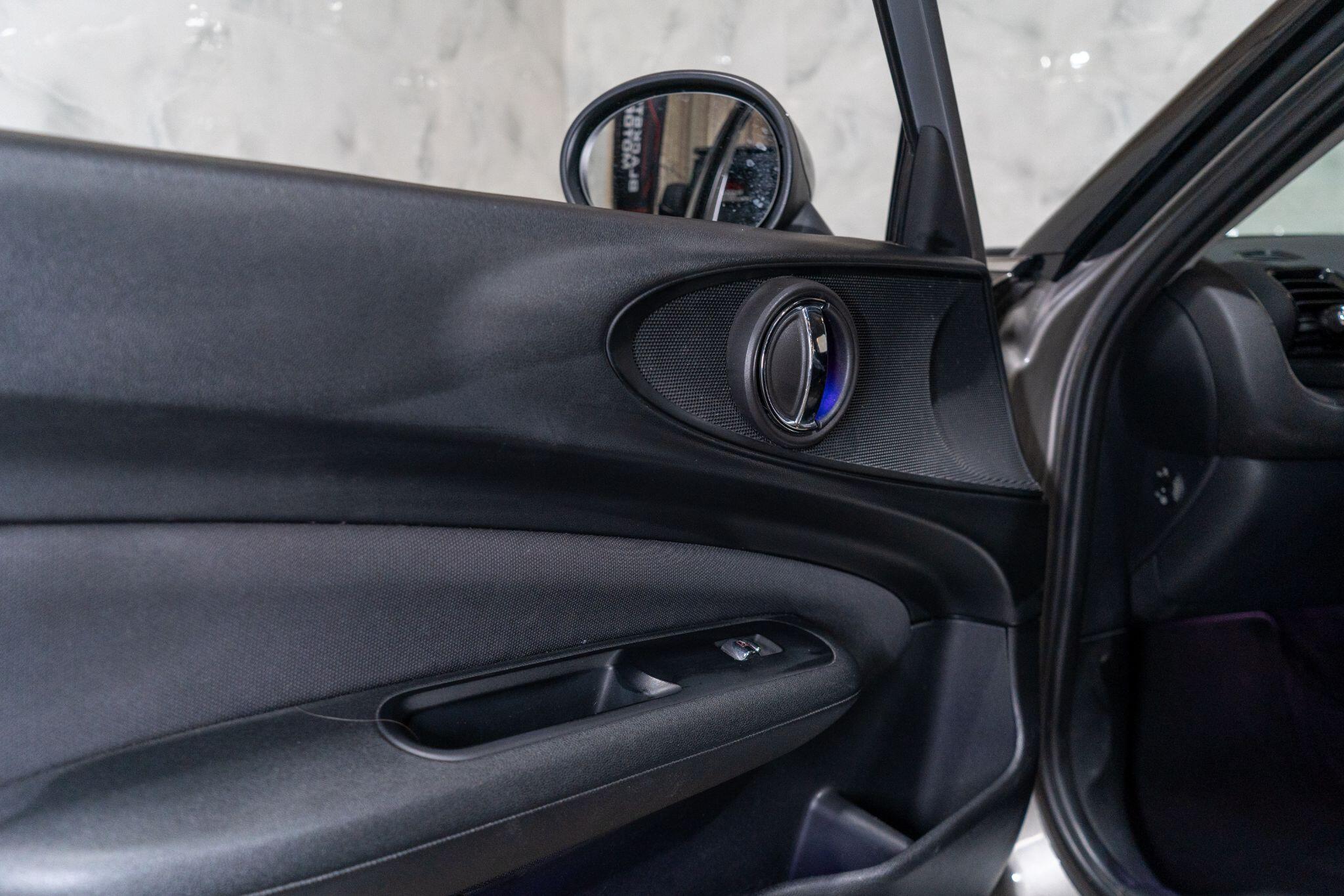 Mini Clubman view 21