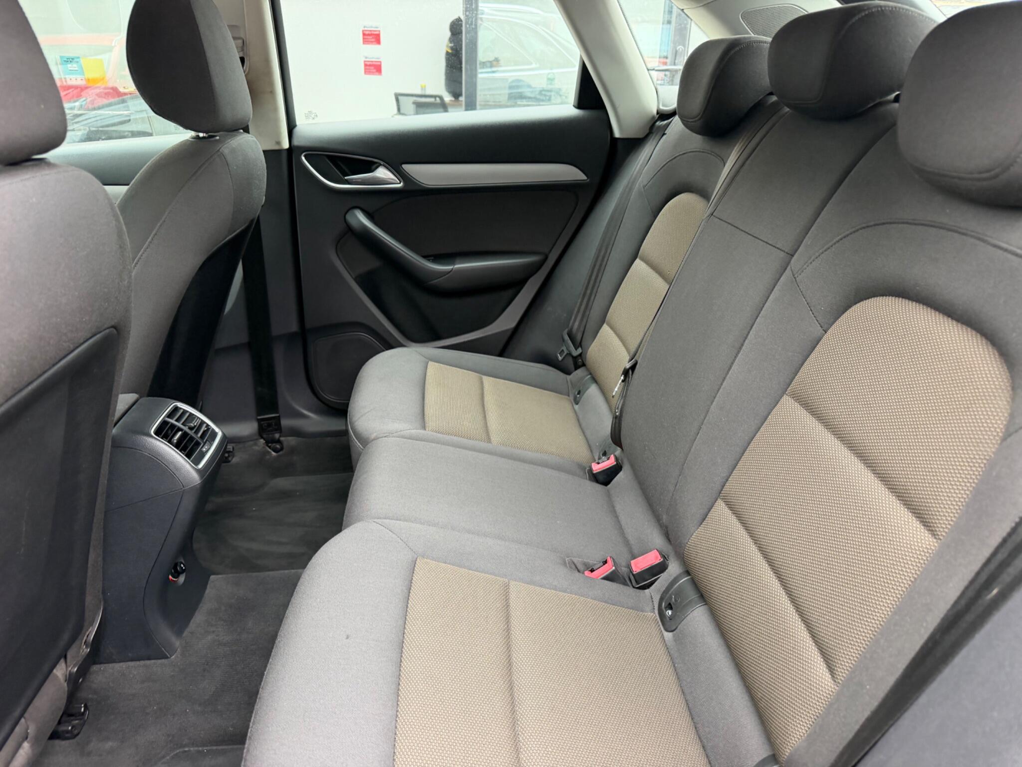 Audi Q3 view 26