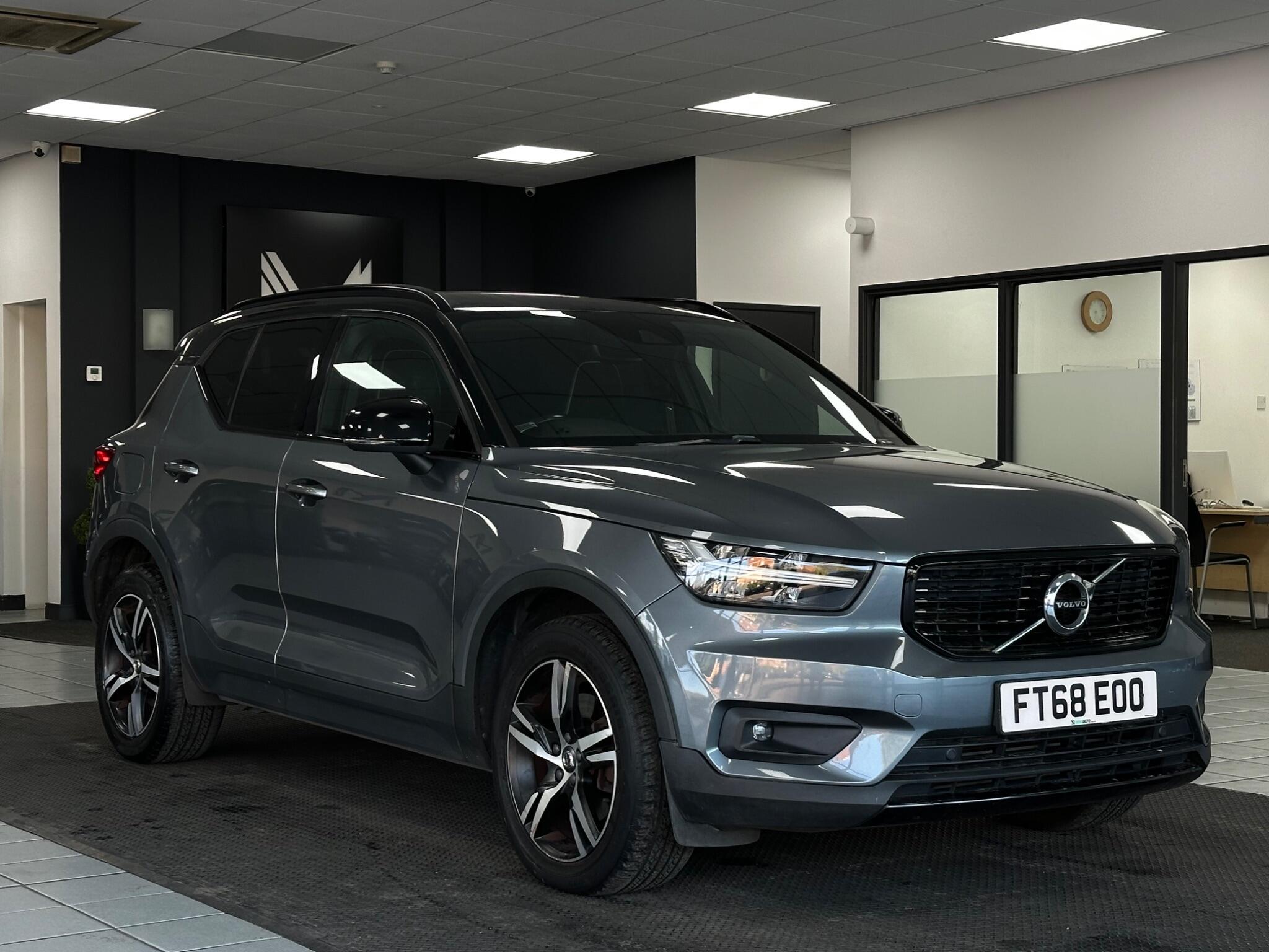 Volvo XC40 view 3