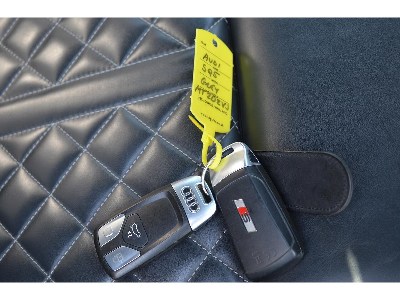 Audi SQ5 view 31