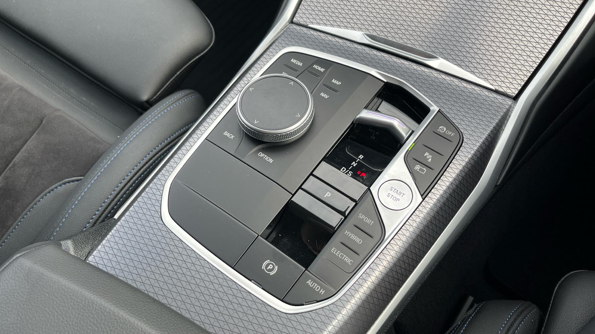 BMW 3 Series view 19
