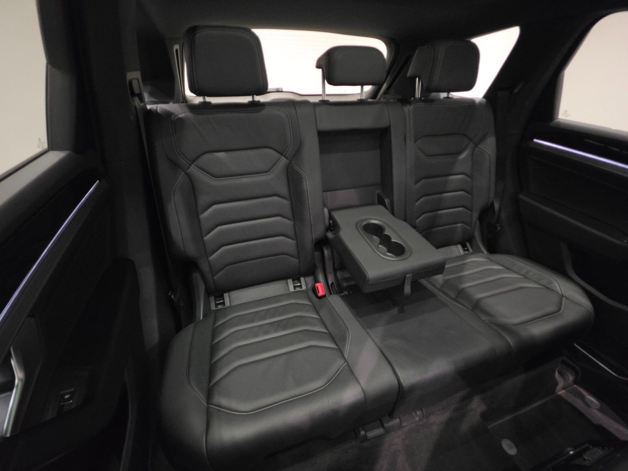 Volkswagen Touareg view 17