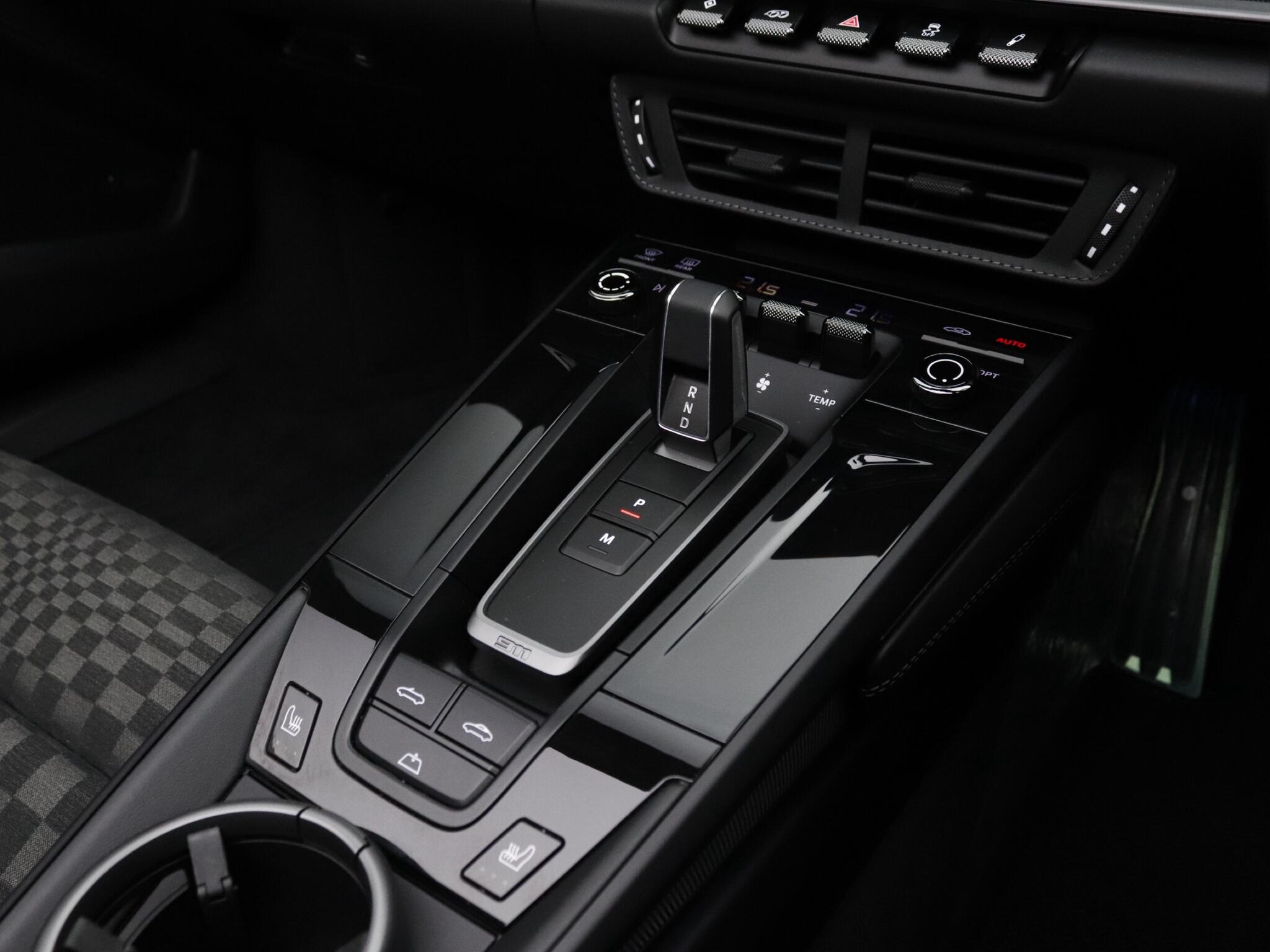 Porsche 911 view 12