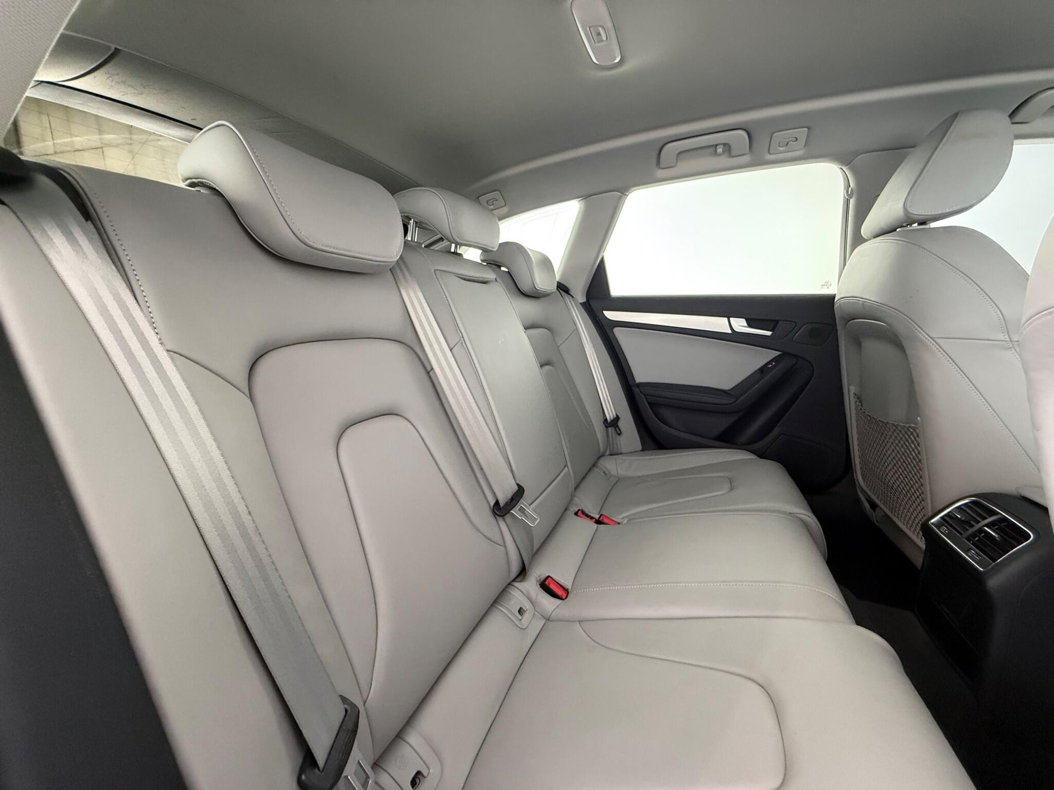 Audi A4 view 32