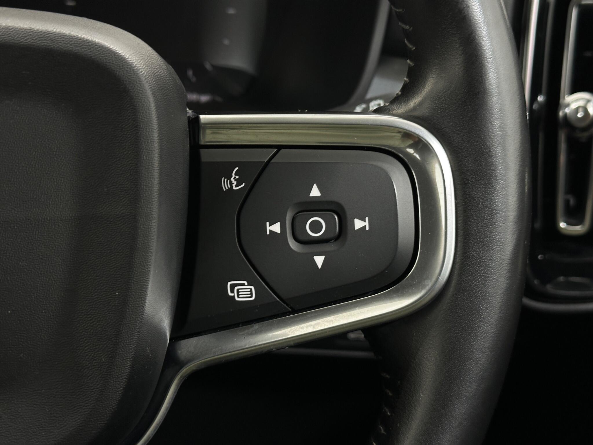 Volvo XC40 view 16