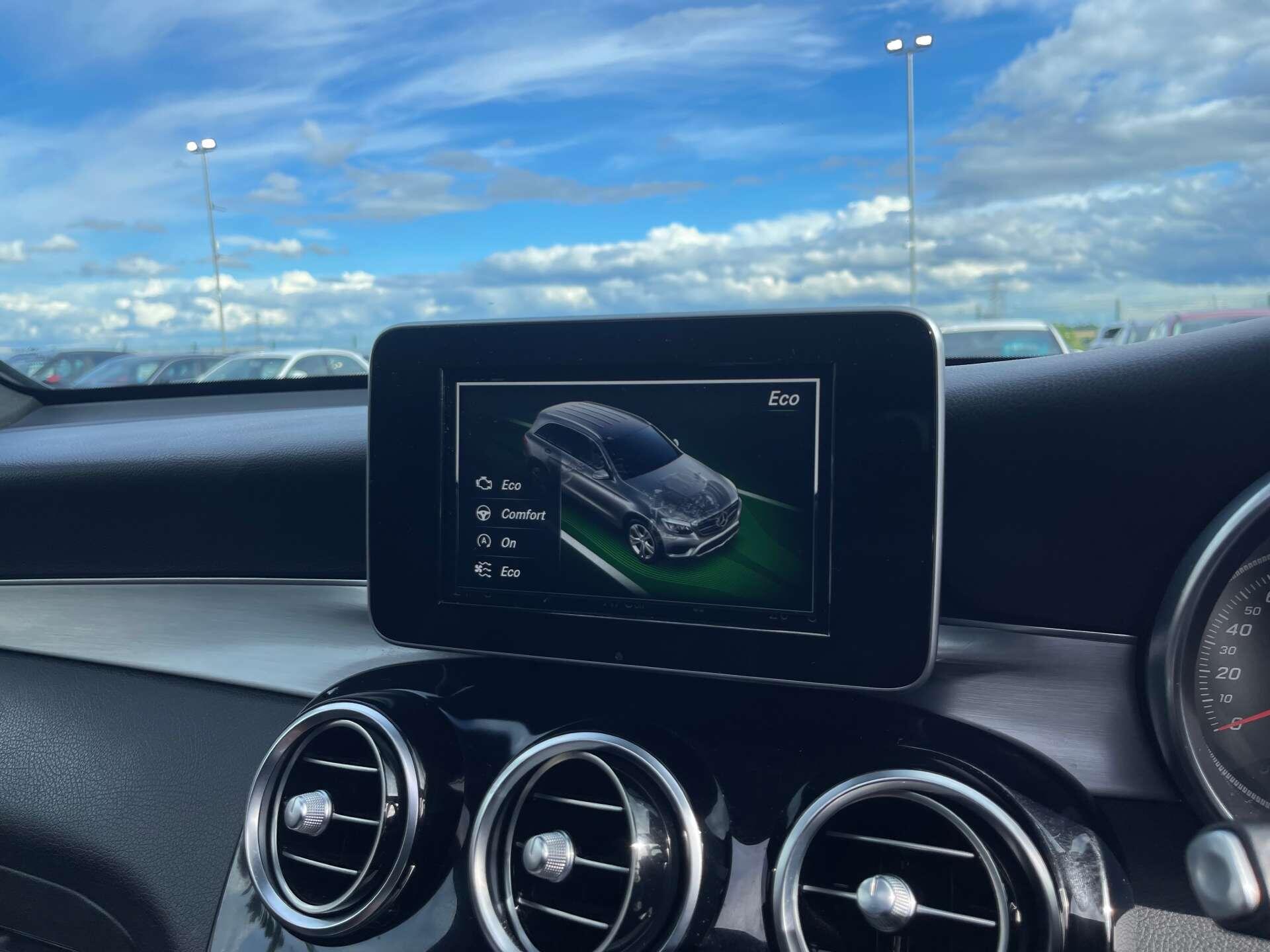 Mercedes-Benz GLC view 24