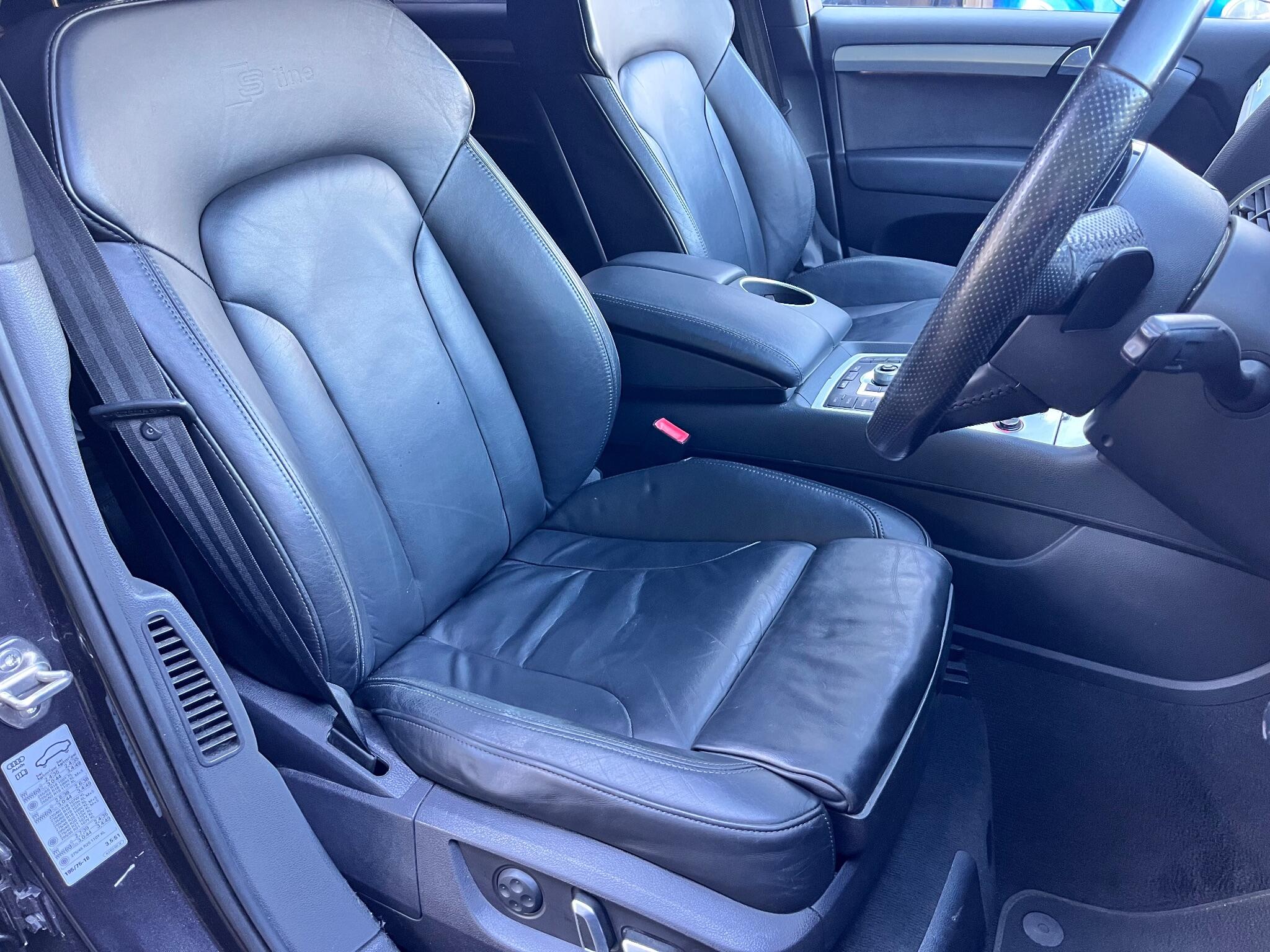 Audi Q7 view 24
