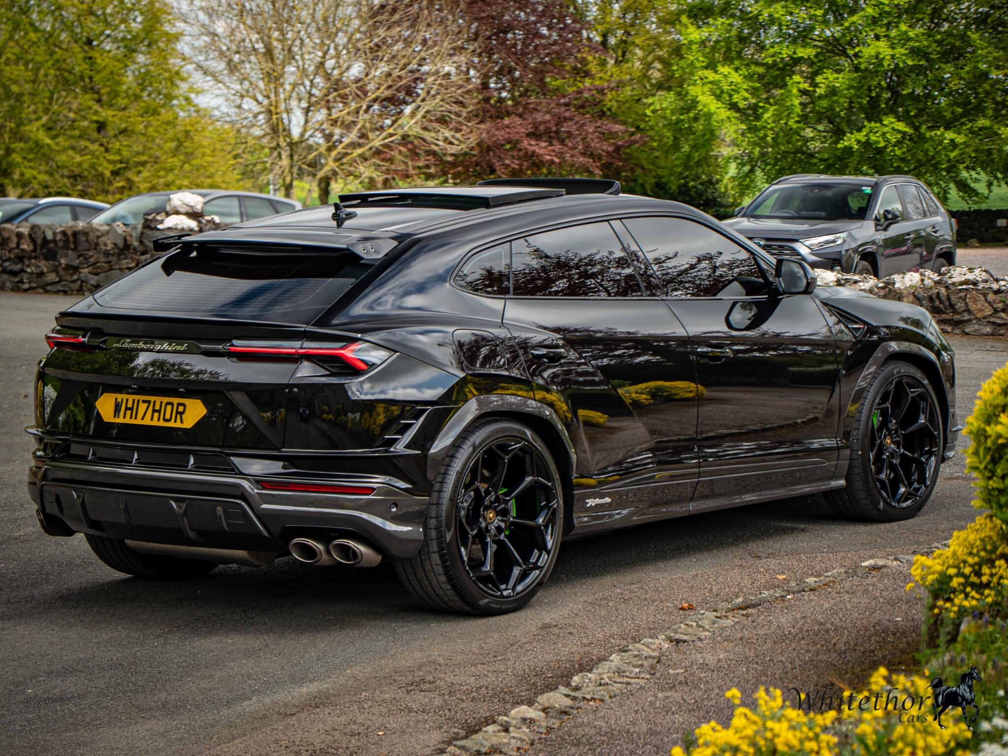 Lamborghini Urus view 6