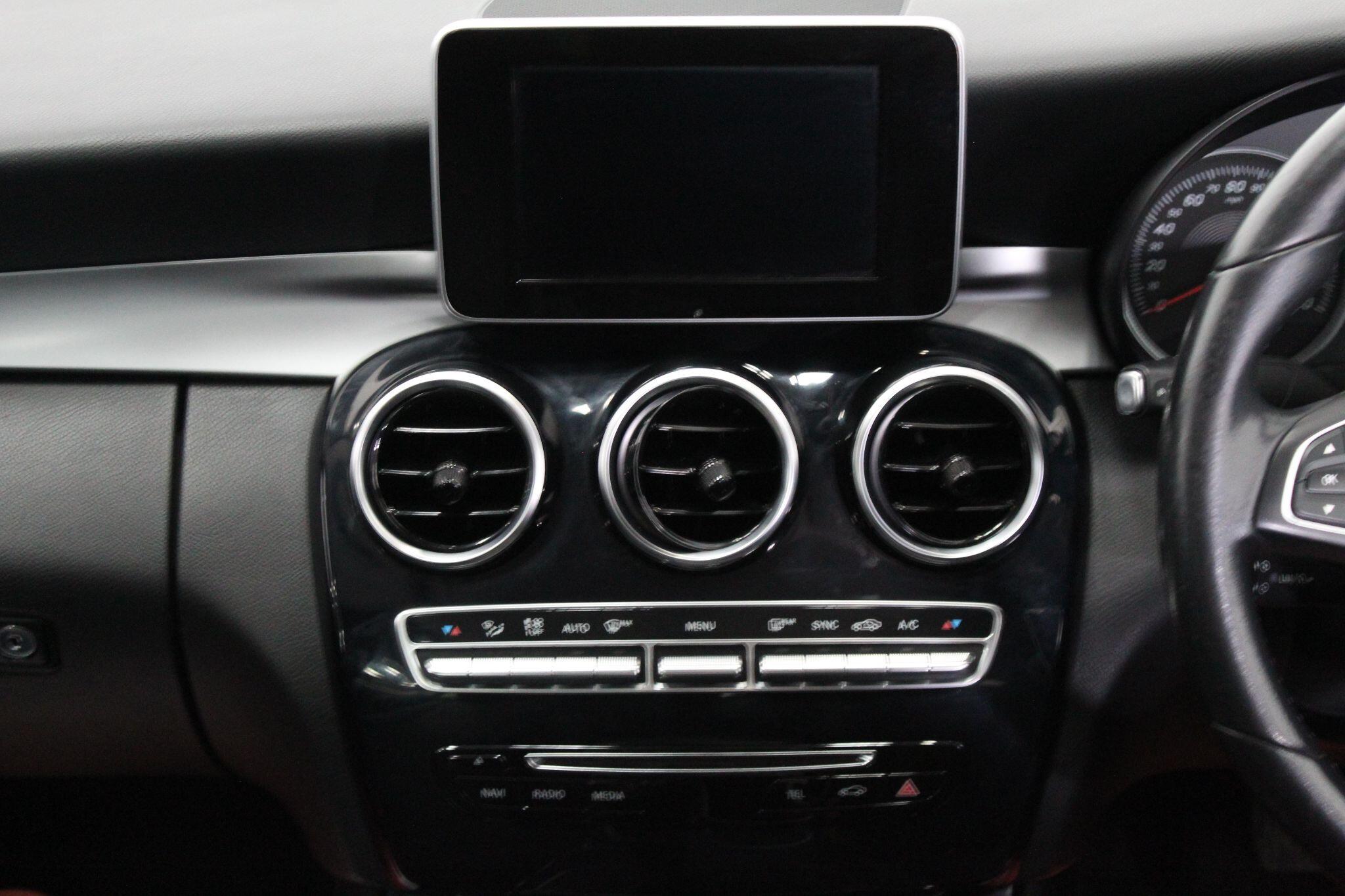 Mercedes-Benz C-Class view 32