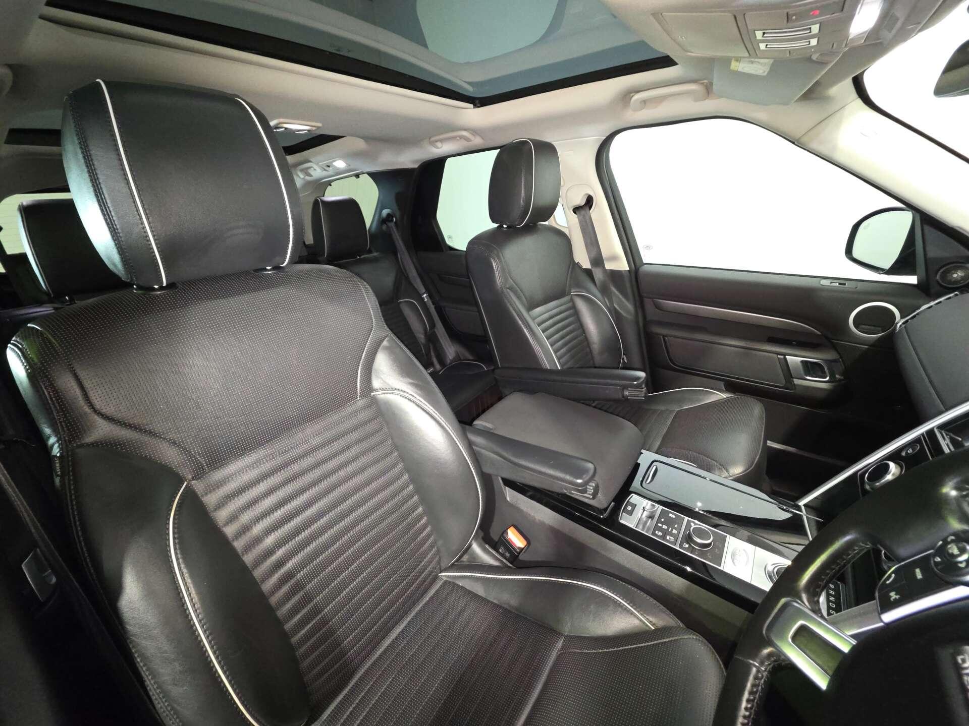 Land Rover Discovery view 13
