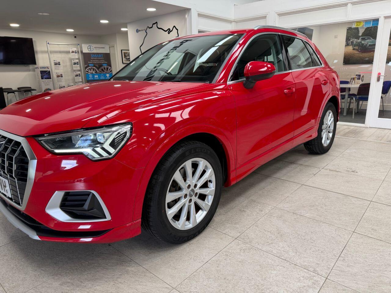Audi Q3 view 7