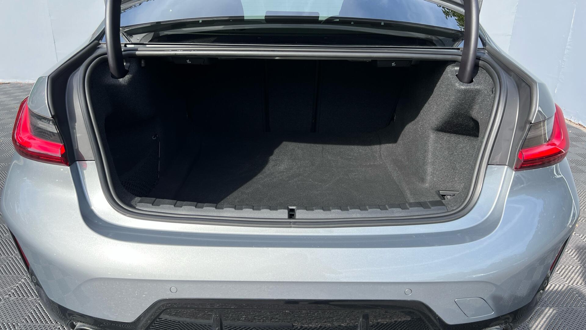 BMW 3 Series view 14