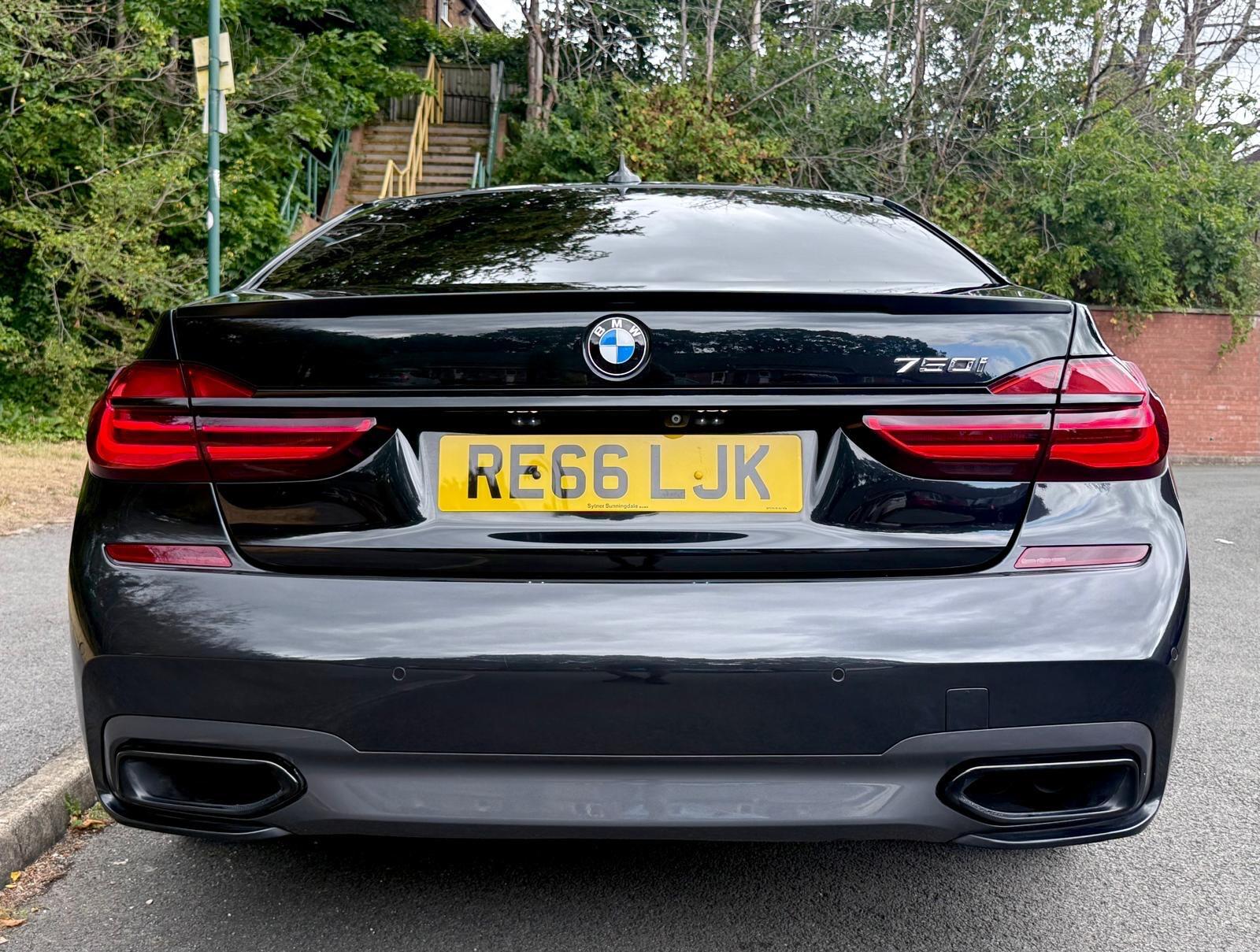 BMW 7 Series view 6