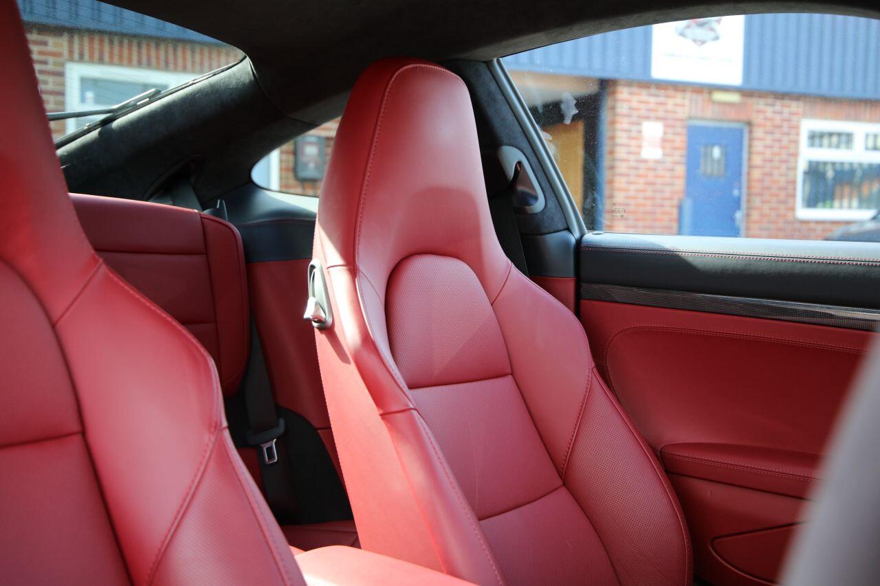 Porsche 911 view 40