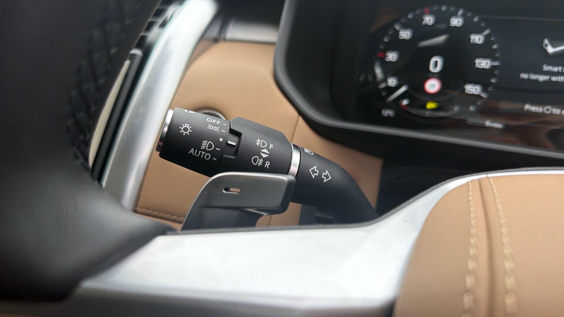 Land Rover Discovery view 13
