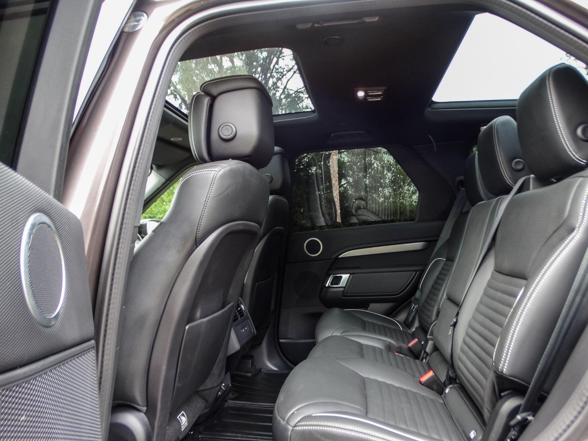 Land Rover Discovery 3 view 14