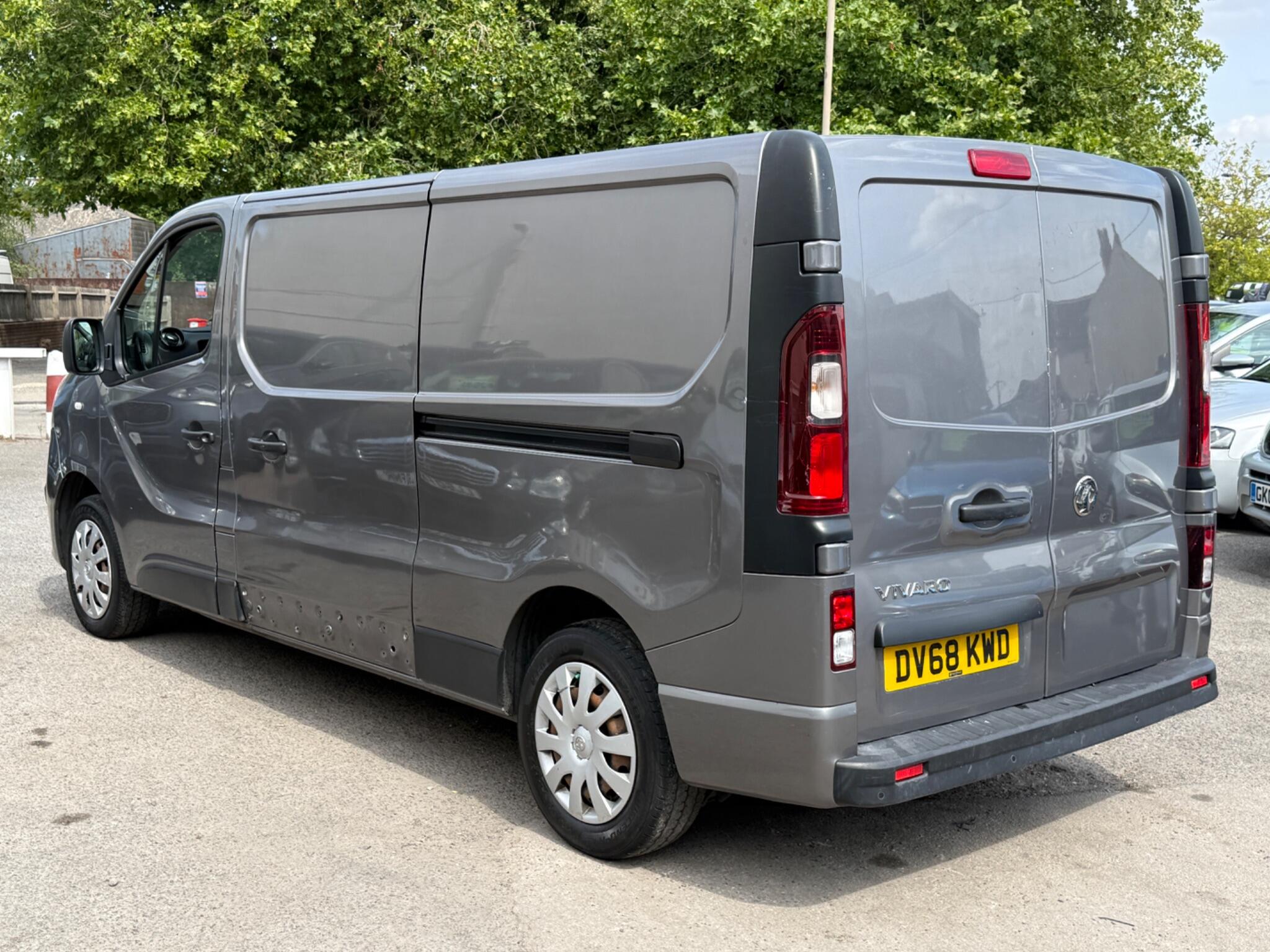 Vauxhall Vivaro - Image 5
