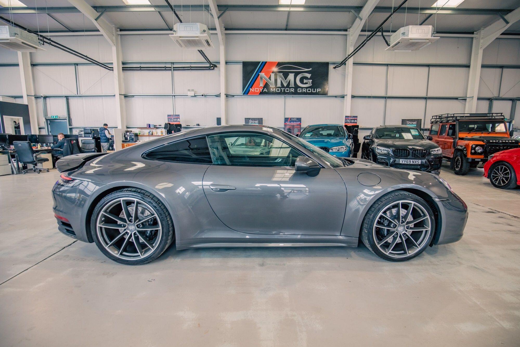 Porsche 911 view 40