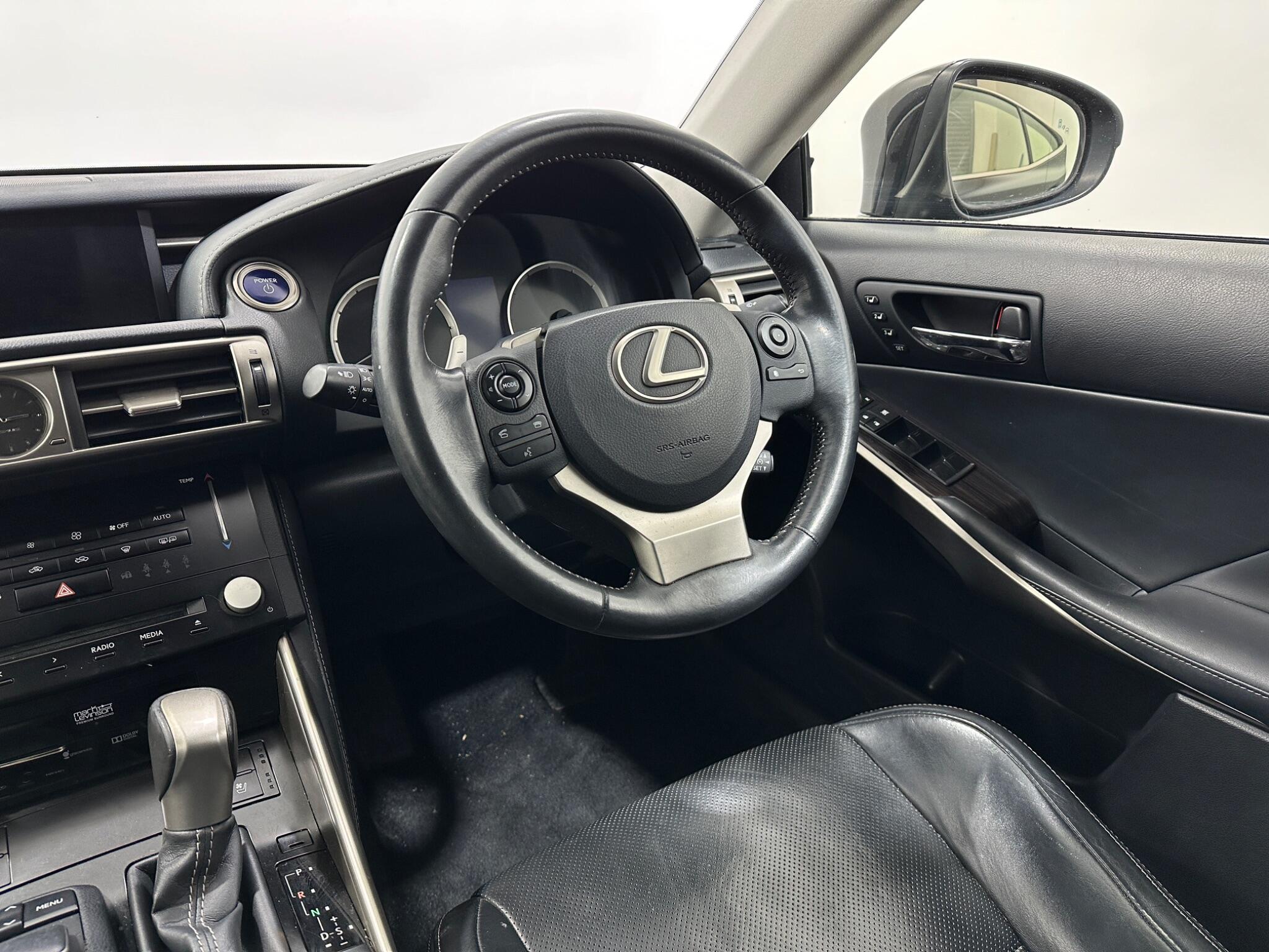 Lexus Is view 12