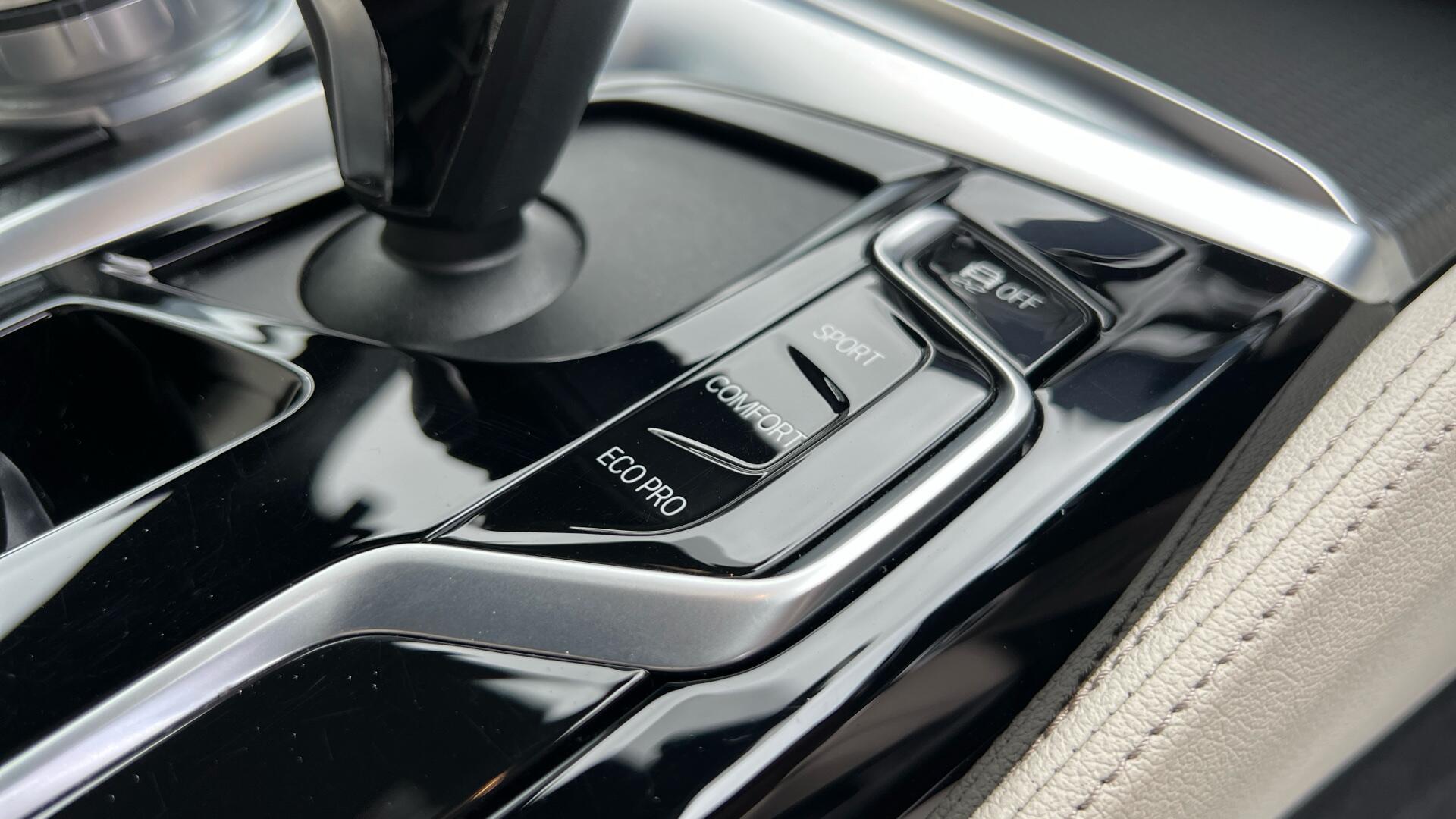BMW 5 Series view 19