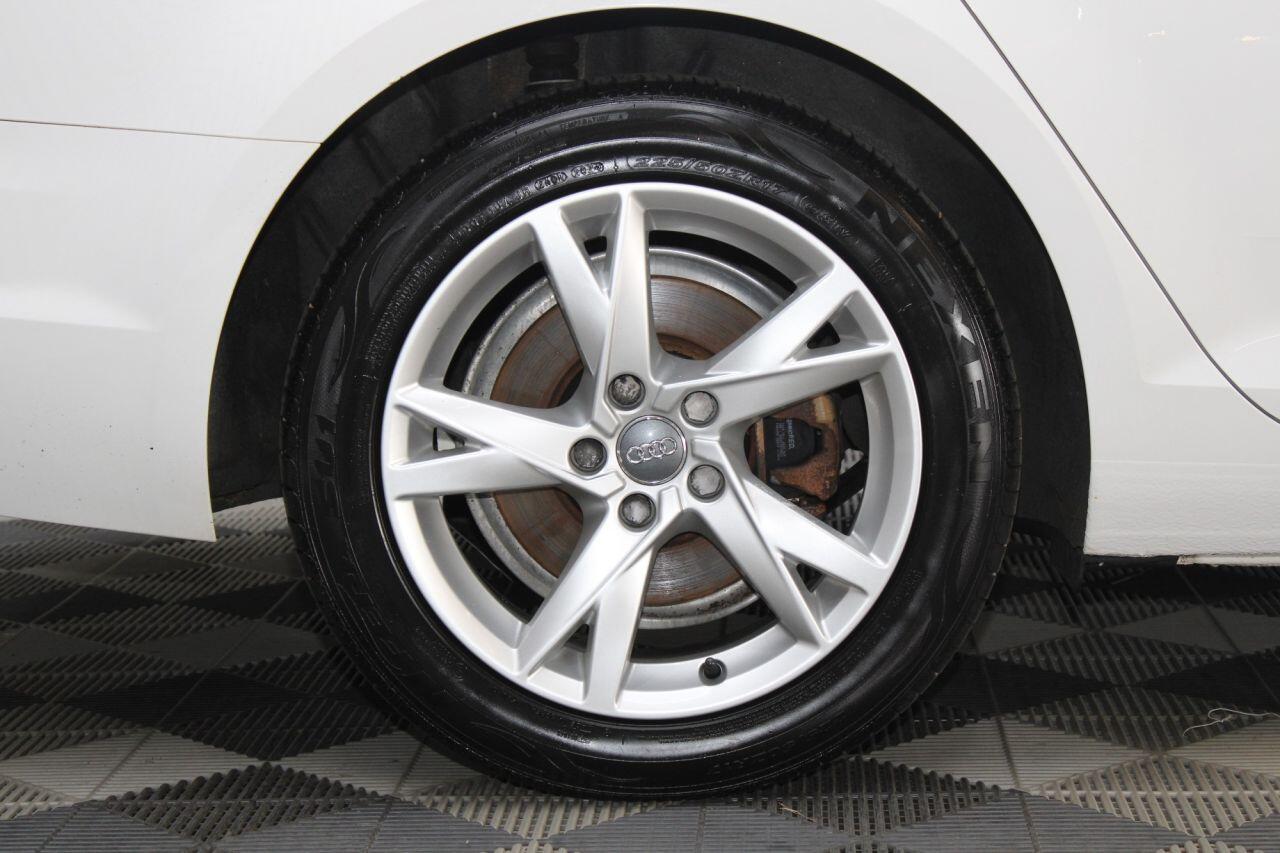 Audi A4 view 12