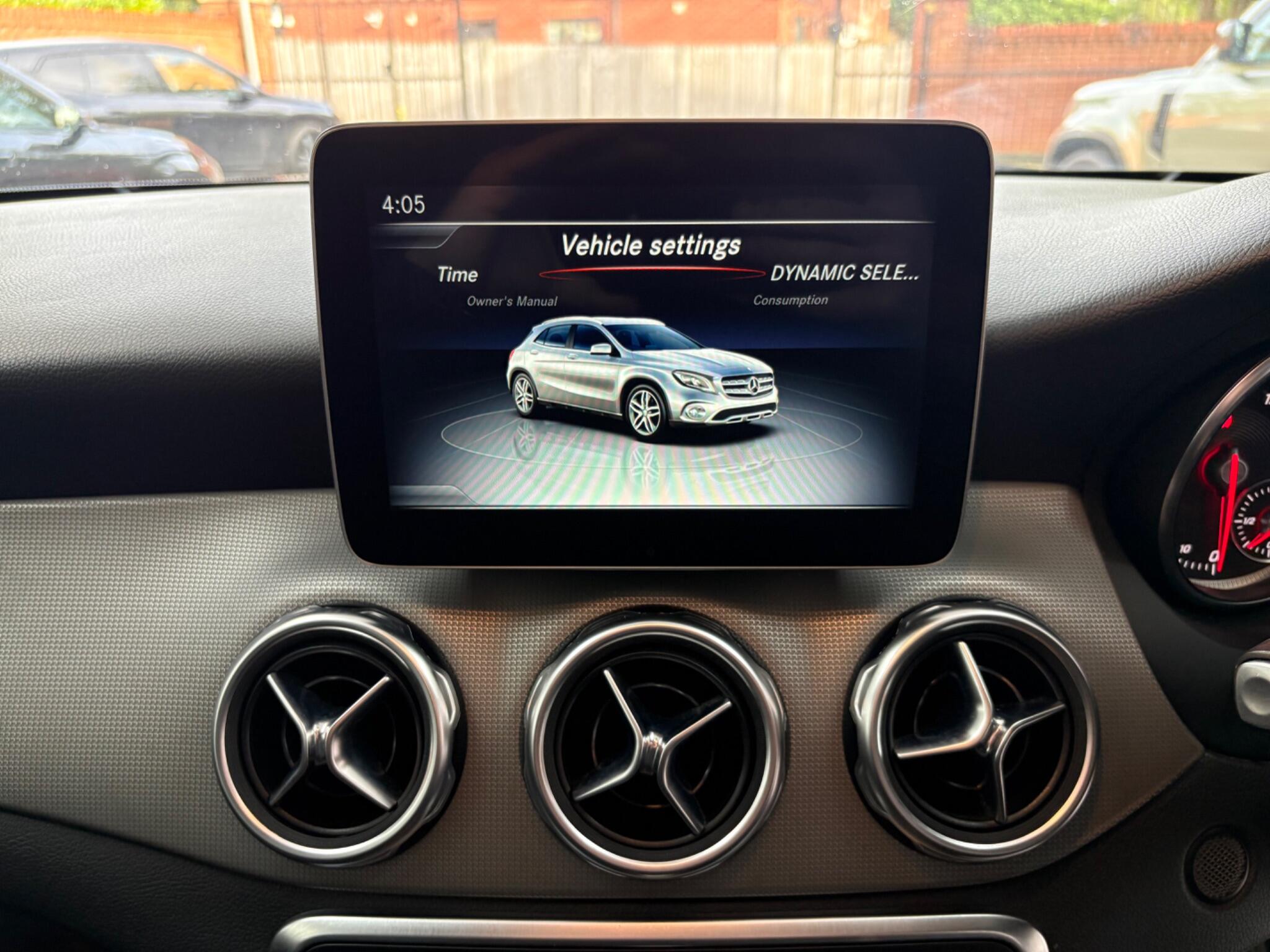 Mercedes-Benz Gla view 14