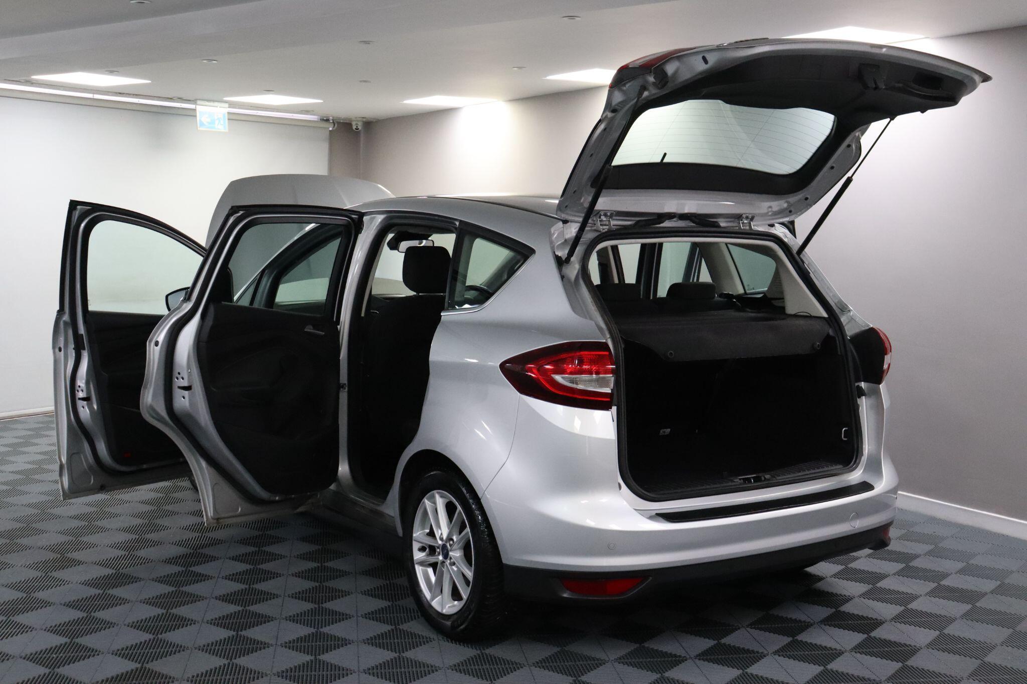 Ford C-Max view 26