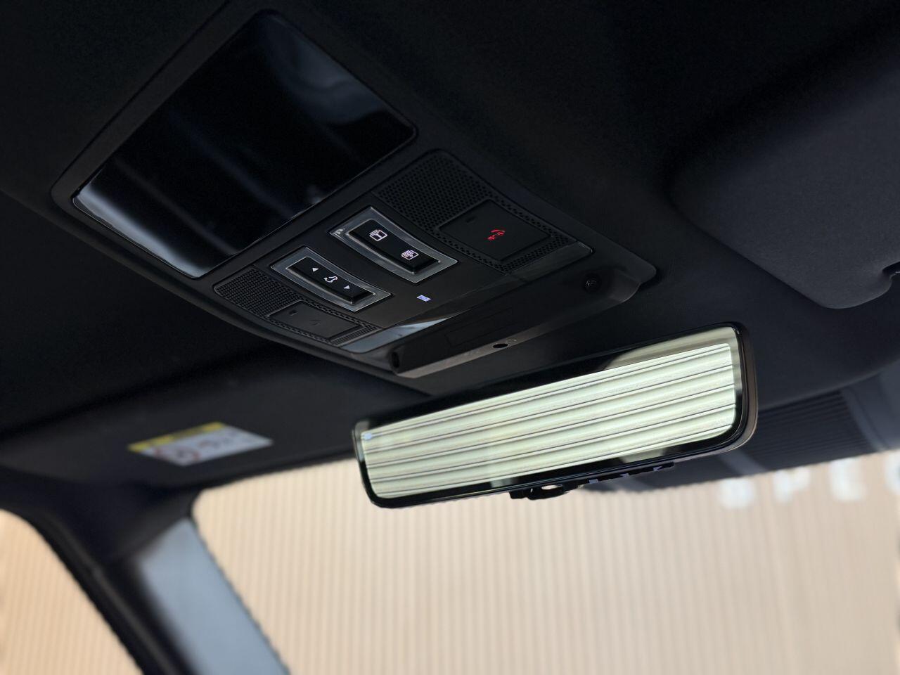 Land Rover Defender 110 view 64