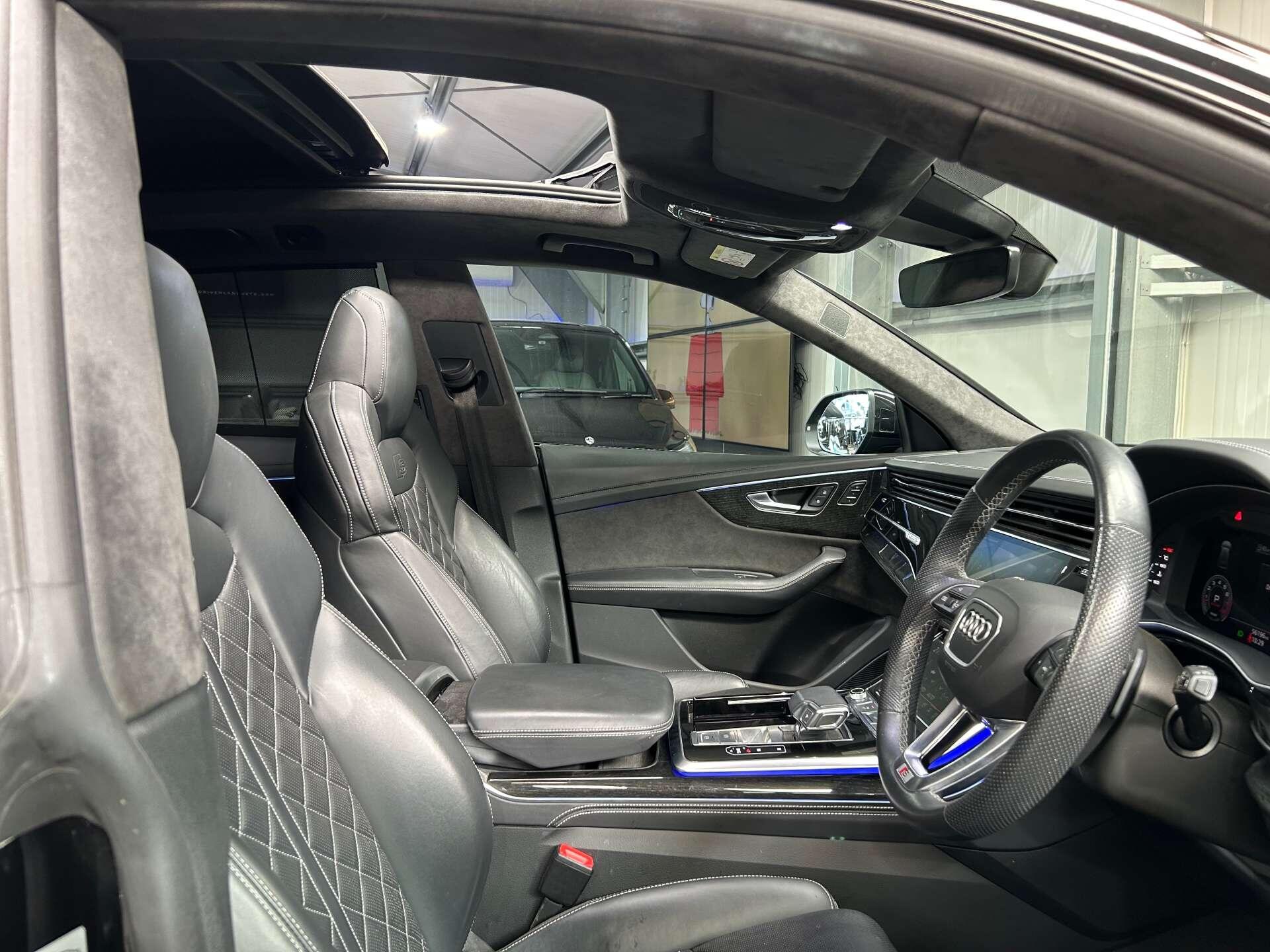 Audi Q8 view 17