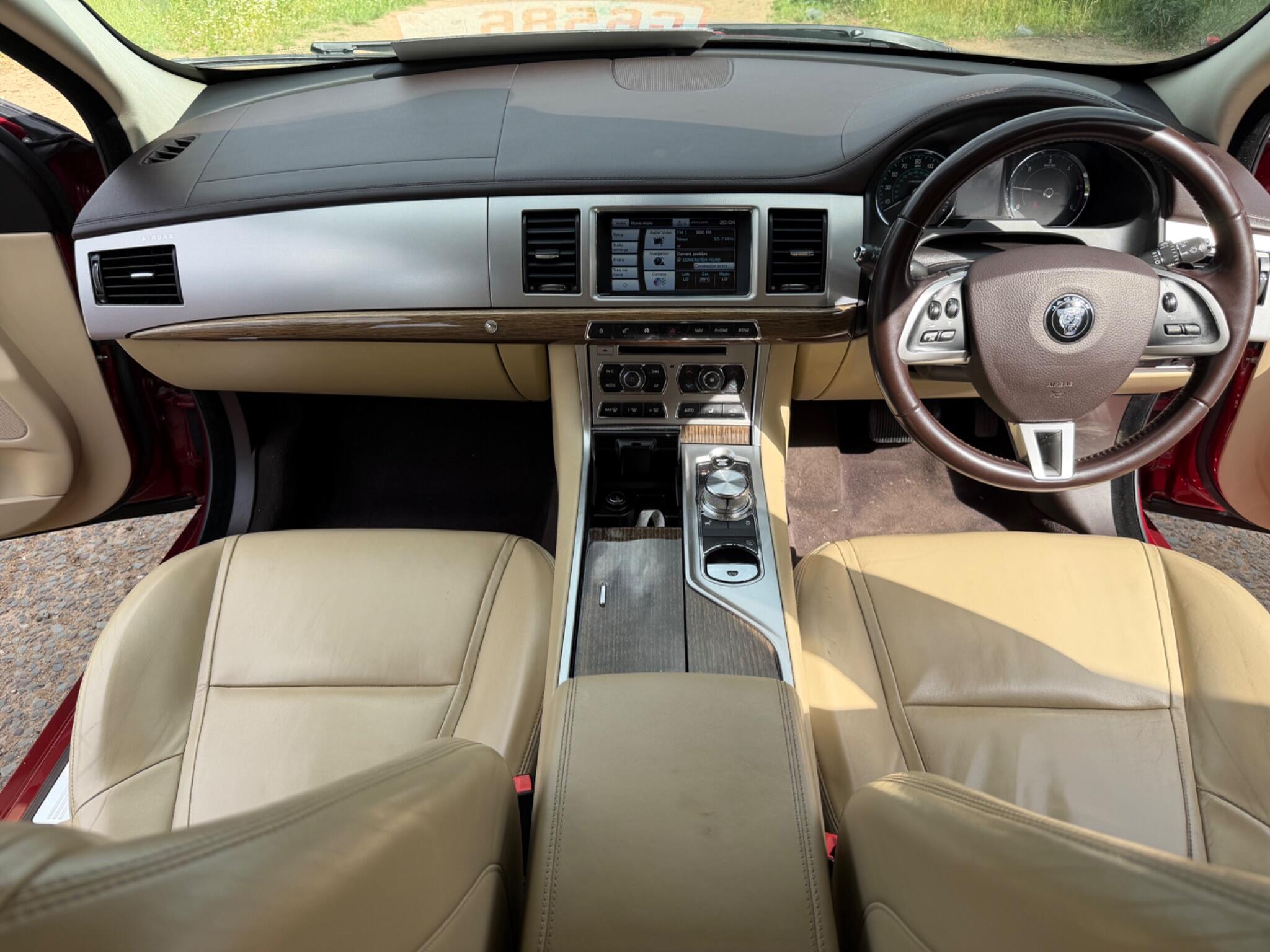 Jaguar XF view 8