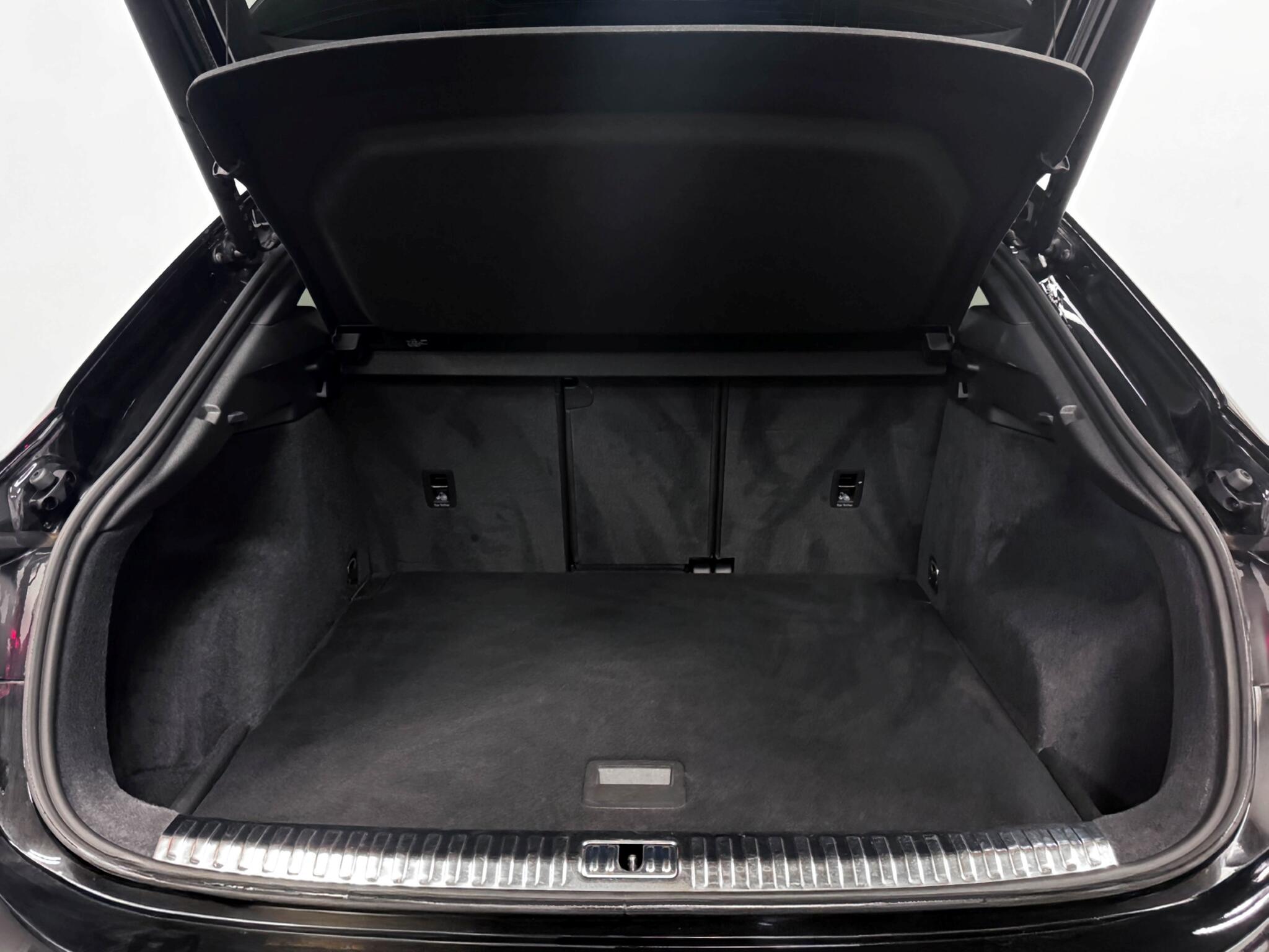 Audi Q3 view 7