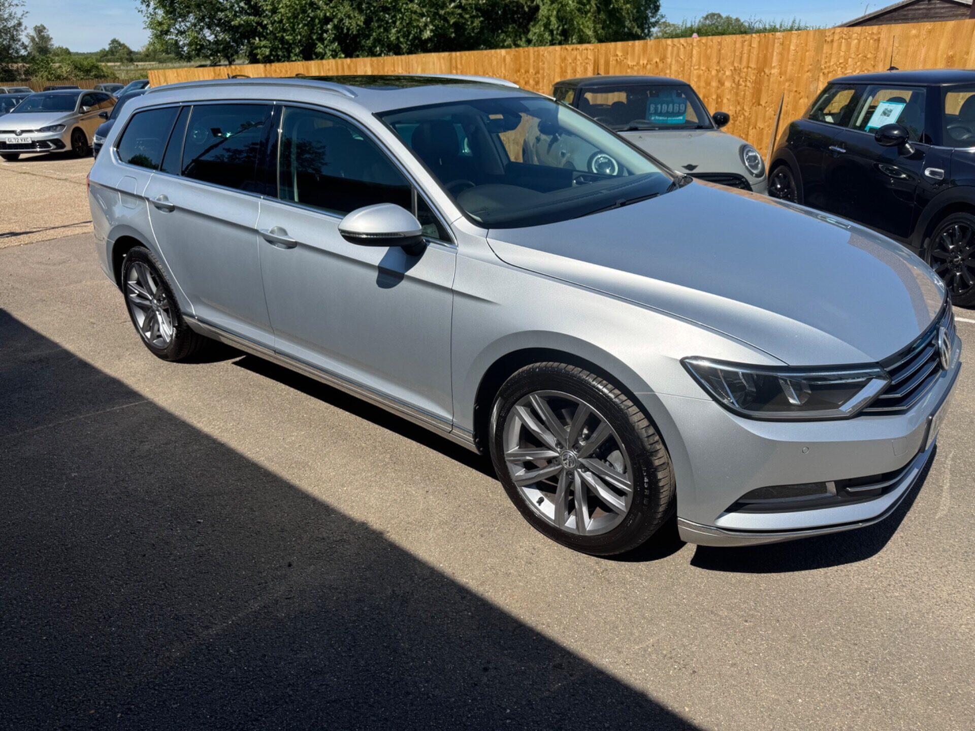 Volkswagen Passat view 2