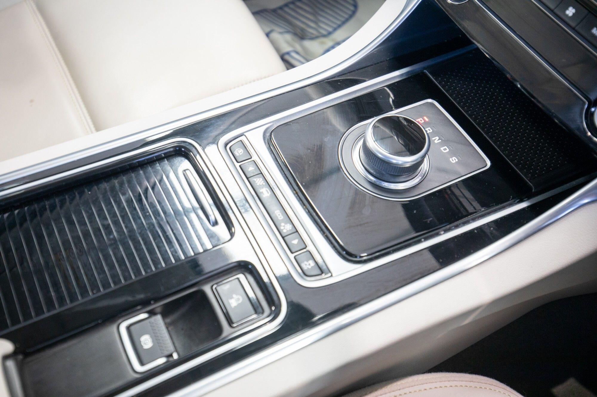 Jaguar Xe view 24