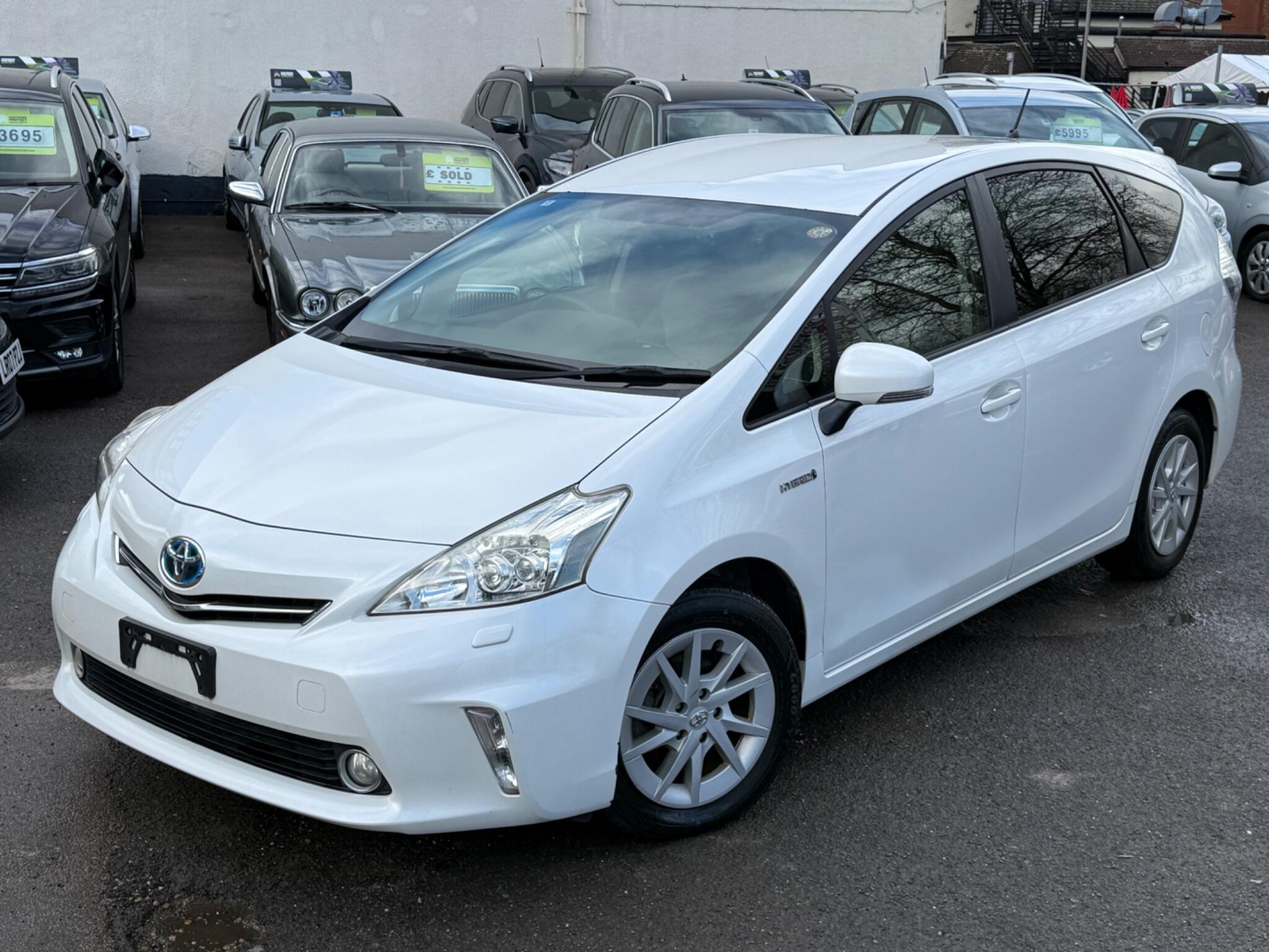 Toyota Prius+ - Image 10