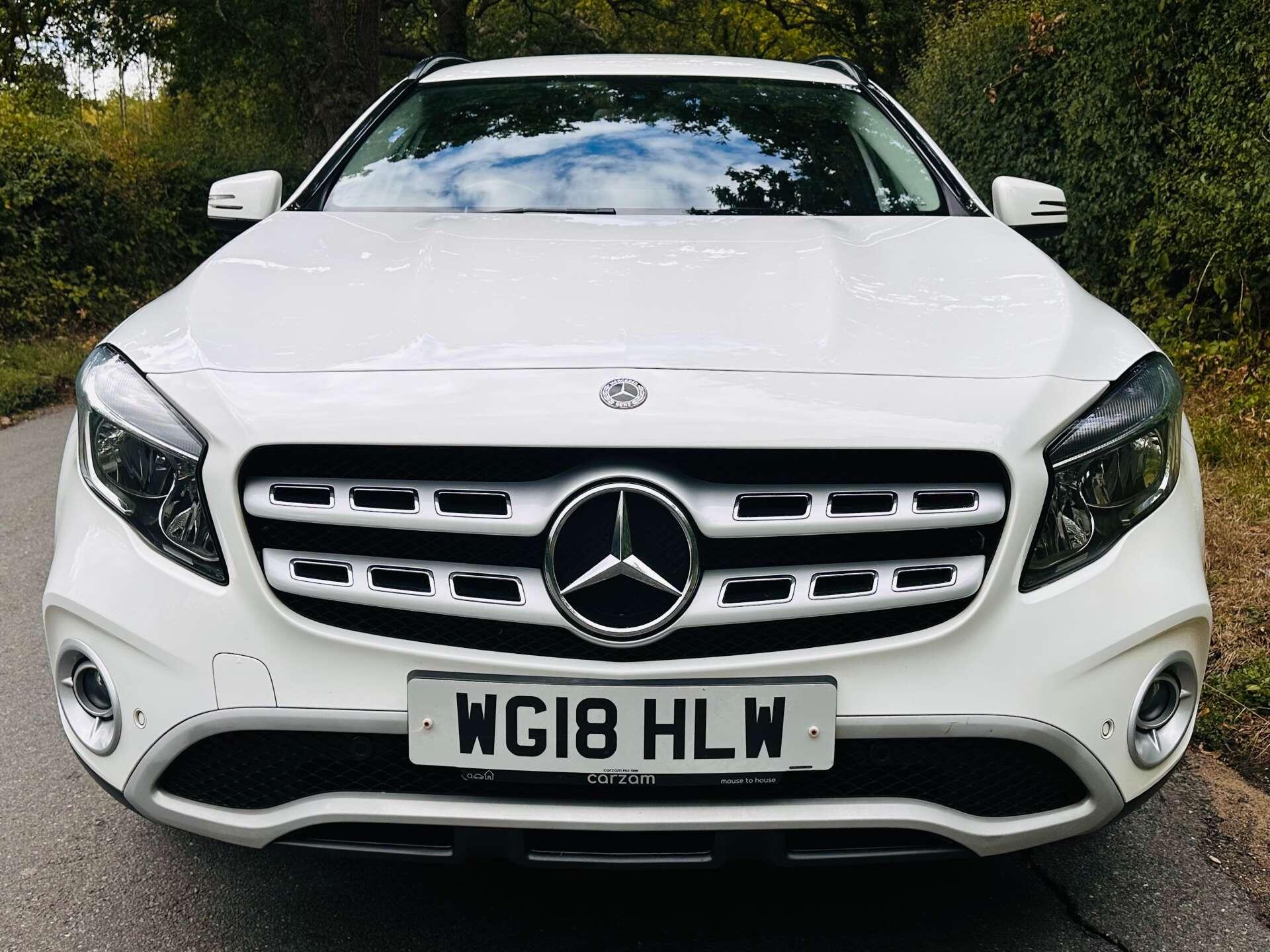Mercedes-Benz Gla view 3