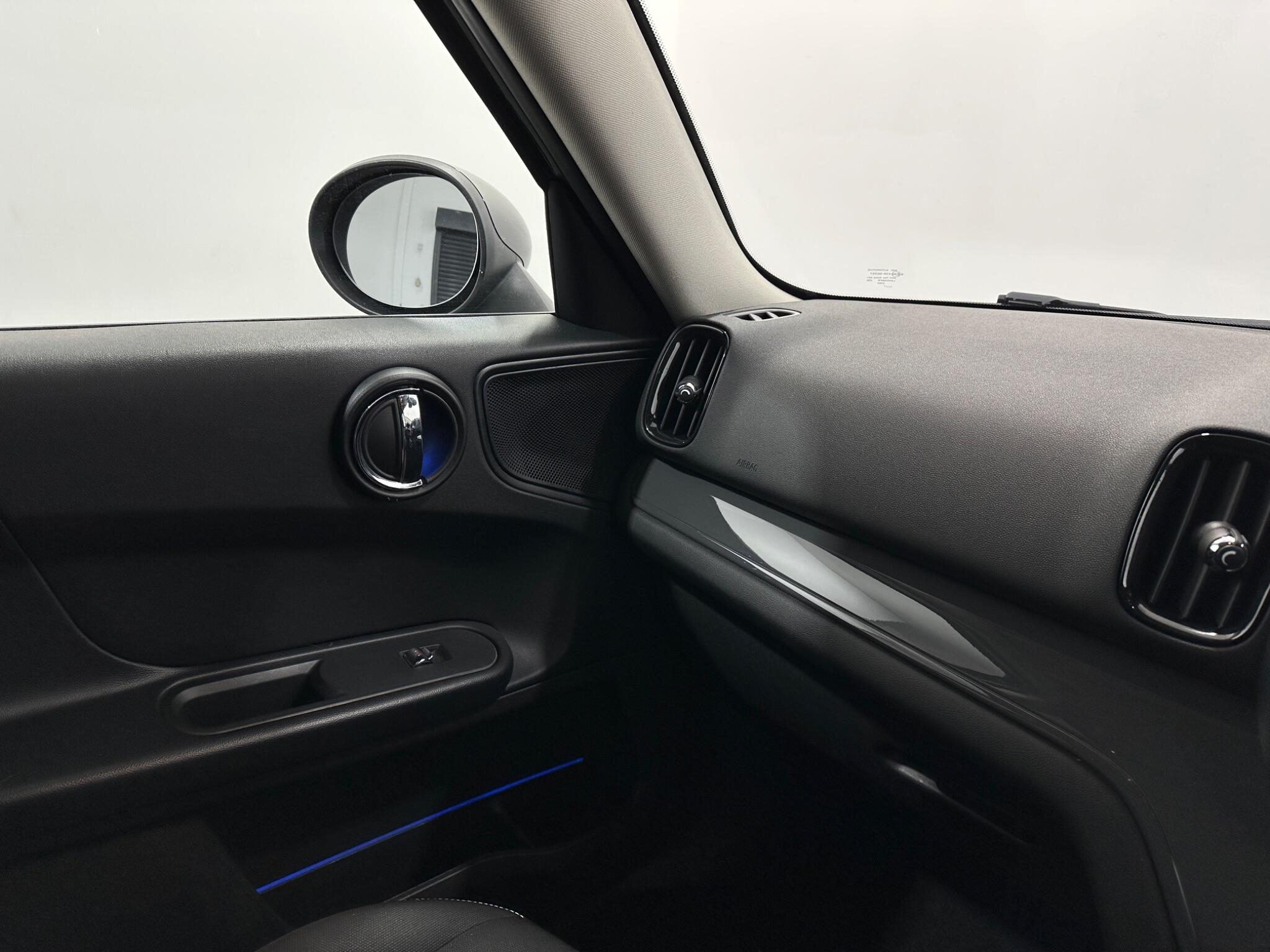 Mini Countryman view 28
