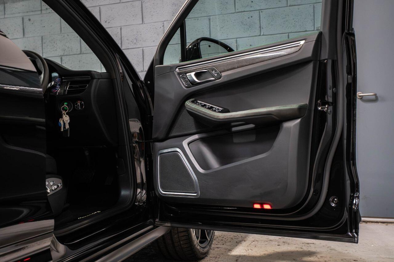 Porsche Macan view 9