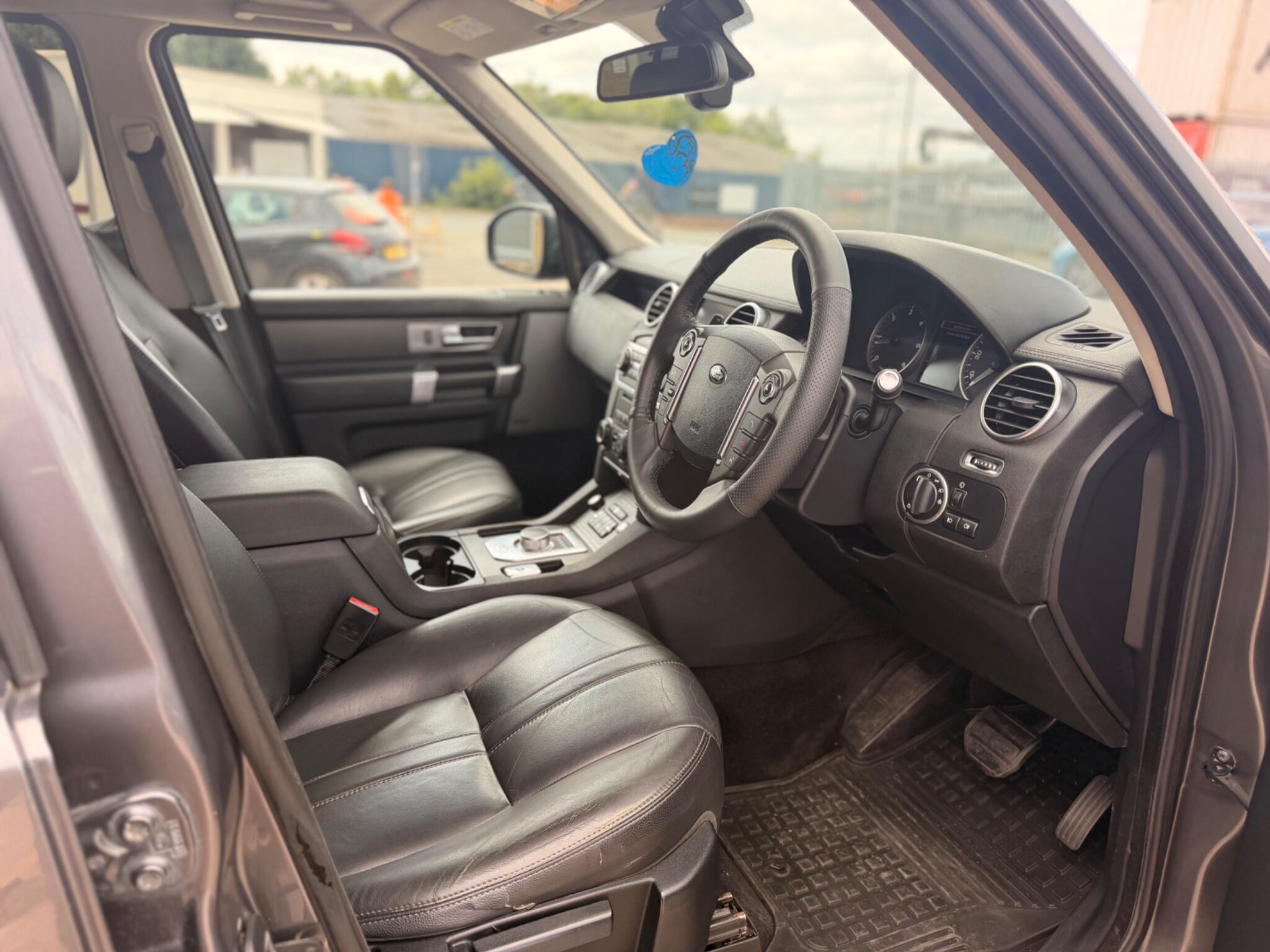Land Rover Discovery view 28
