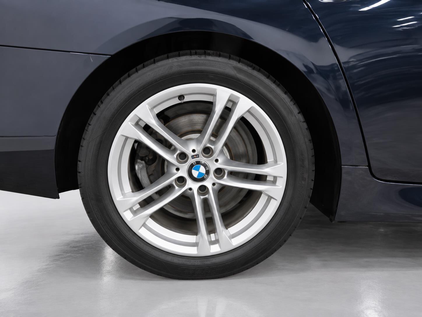 BMW 5 Series view 59