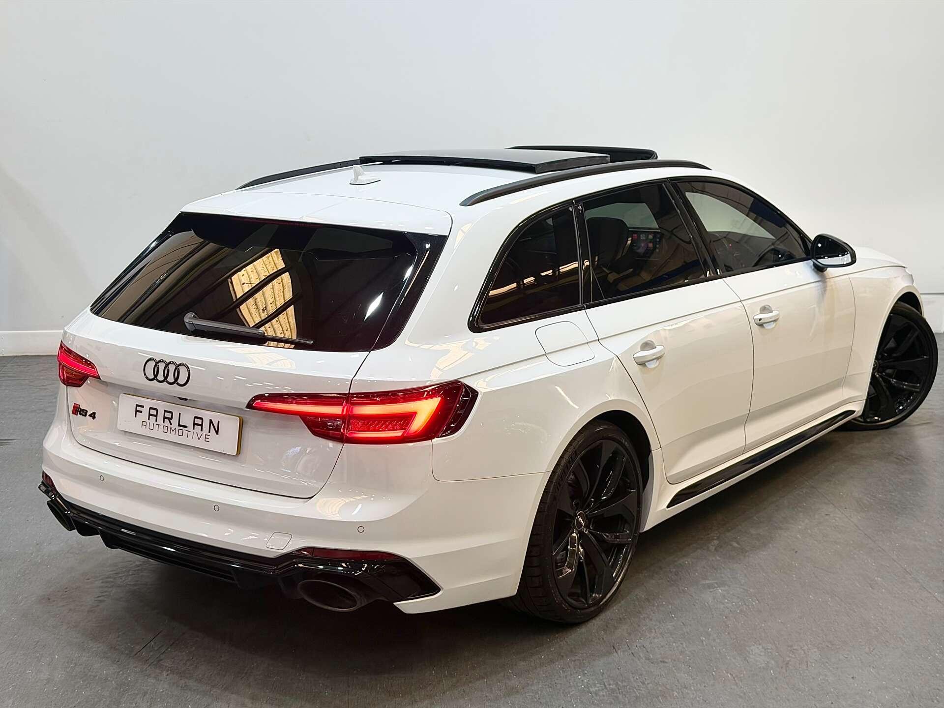 Audi RS4 view 26