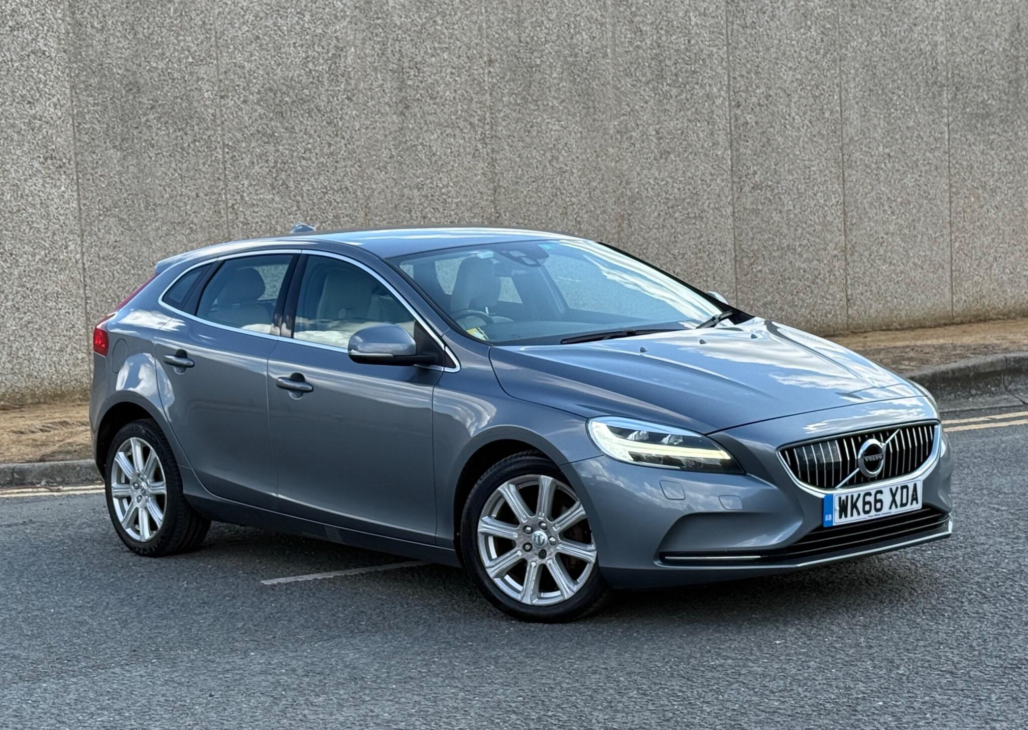 Volvo V40 view 2