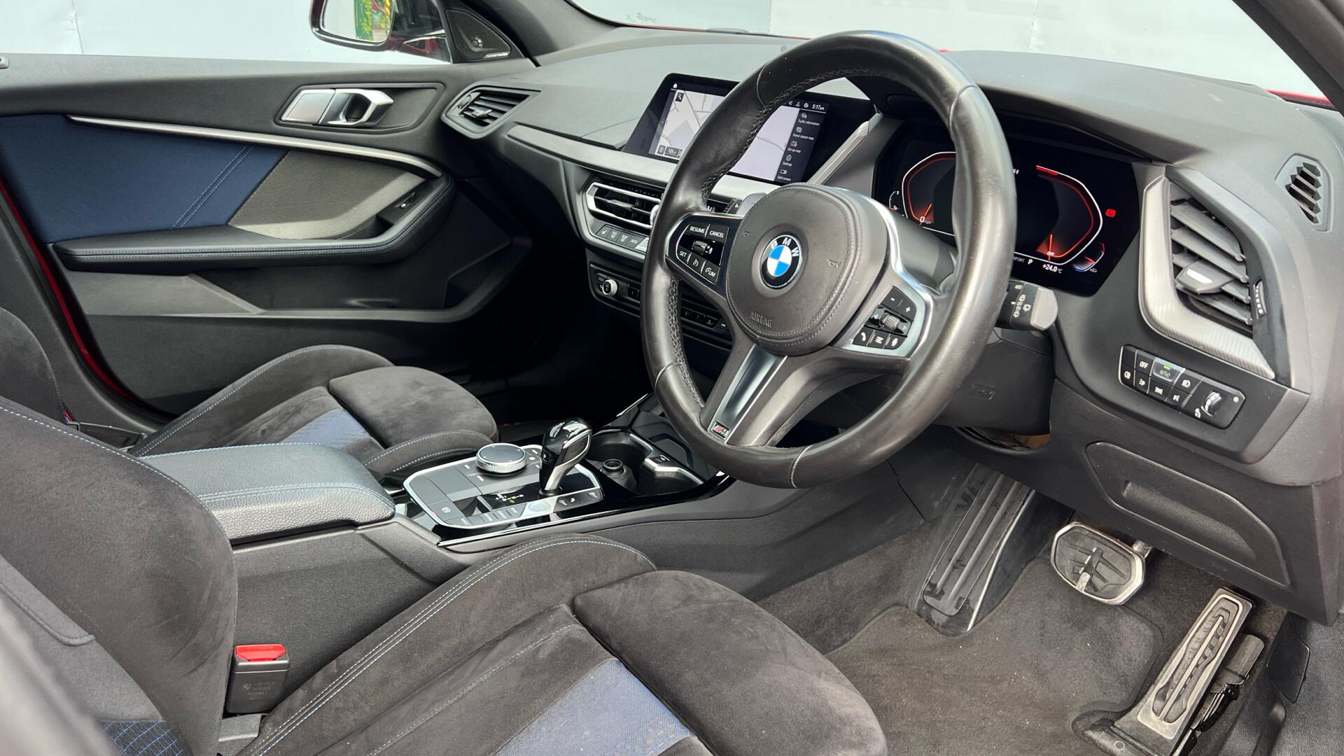 BMW 1 Series view 6