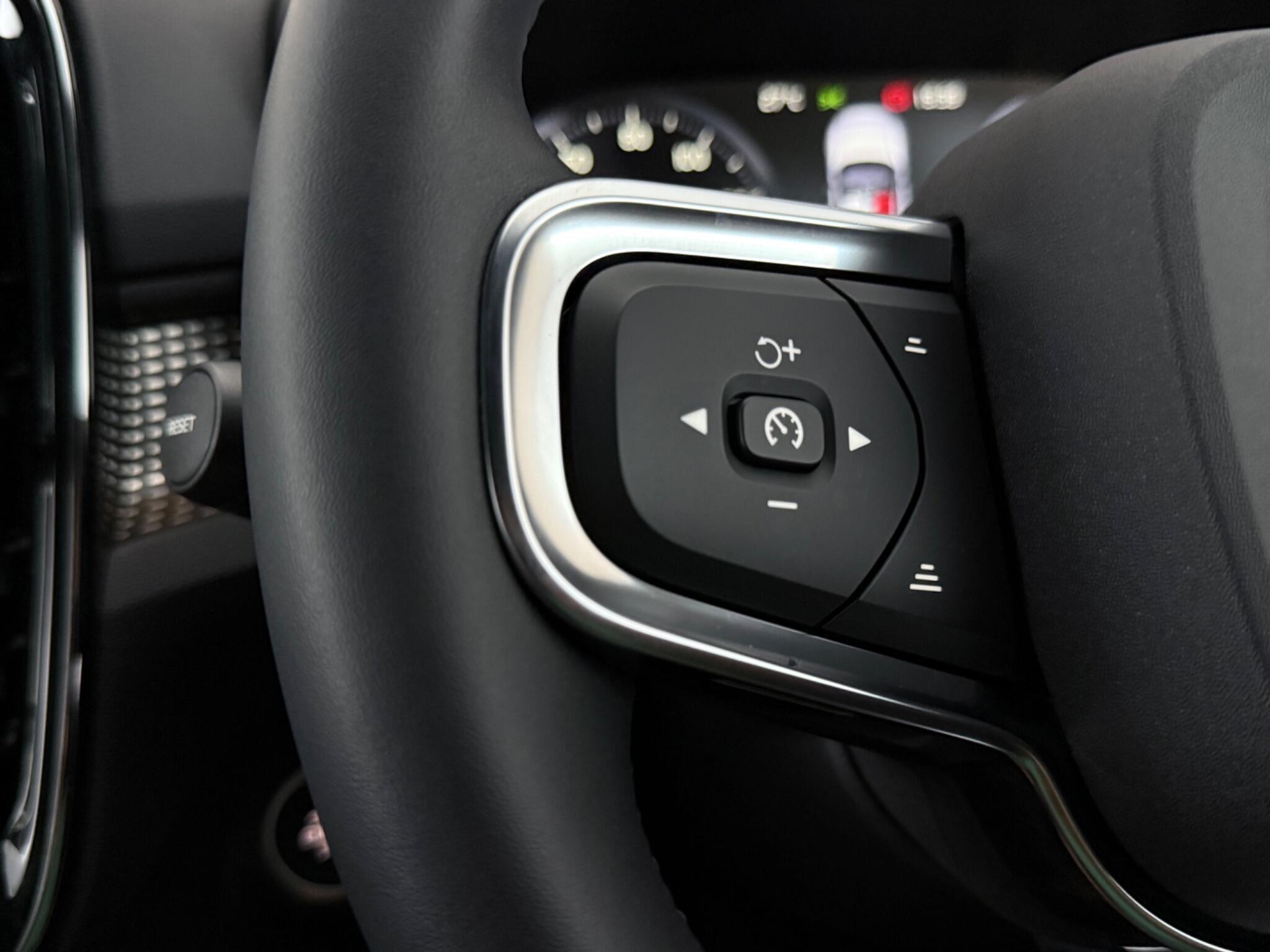 Volvo XC40 view 14