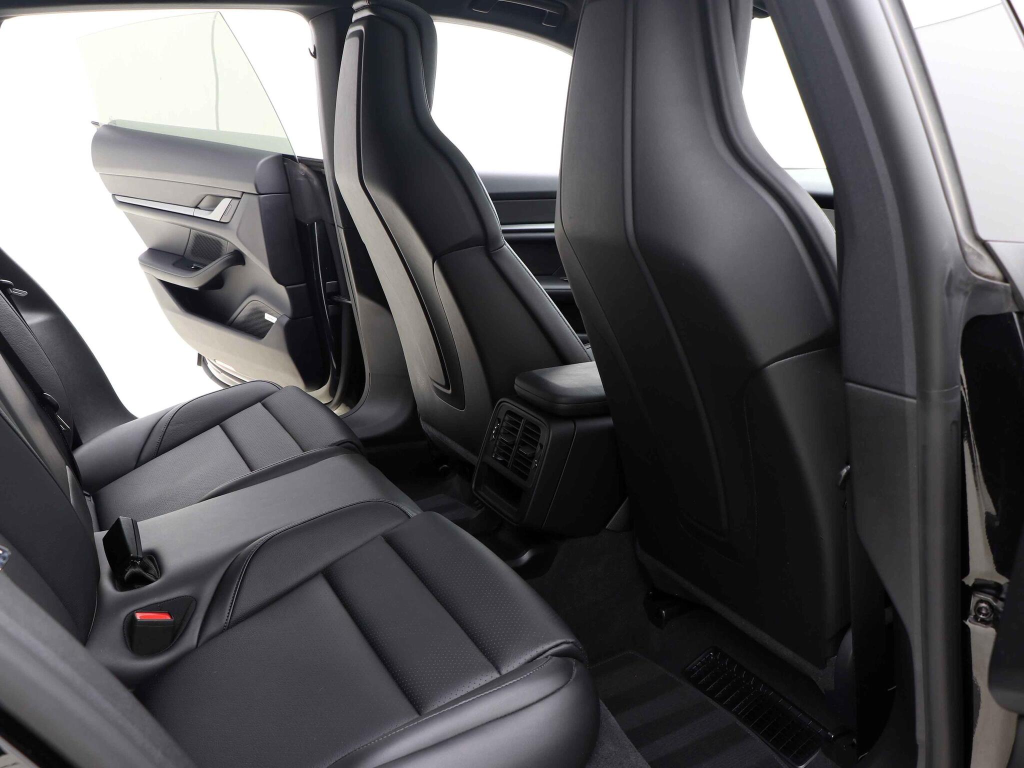 Porsche Taycan view 30
