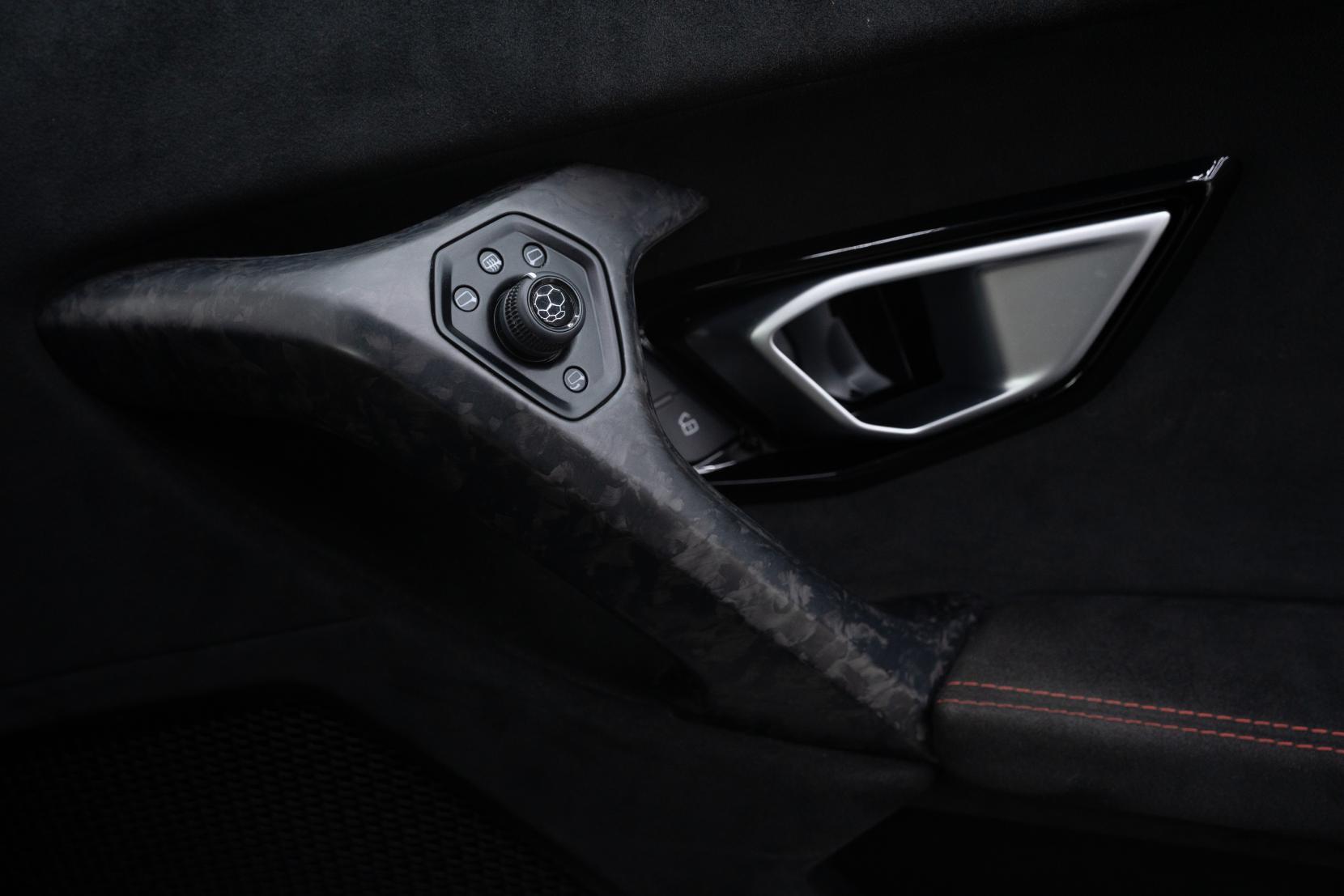Lamborghini Huracan view 43