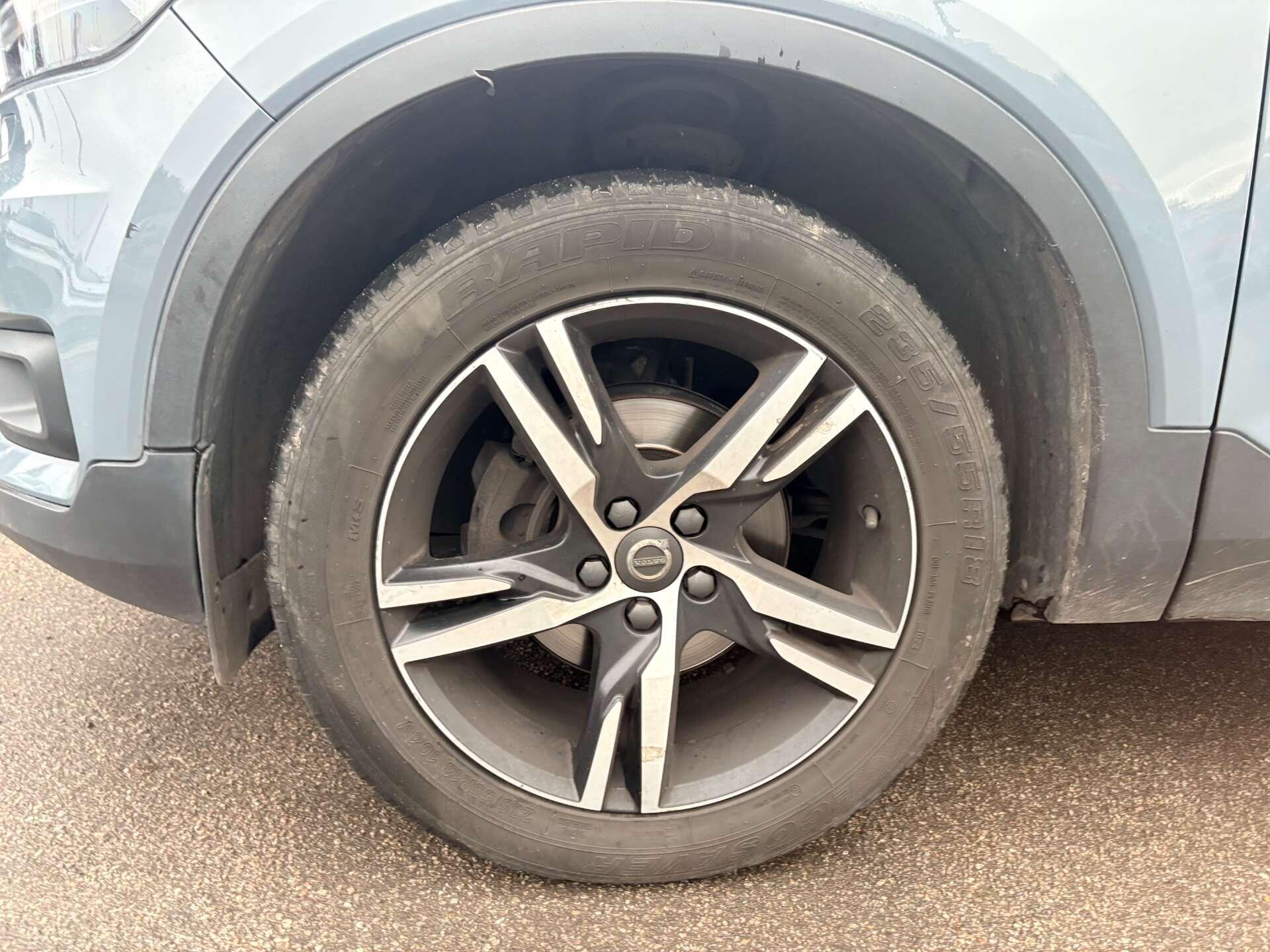 Volvo XC40 view 40