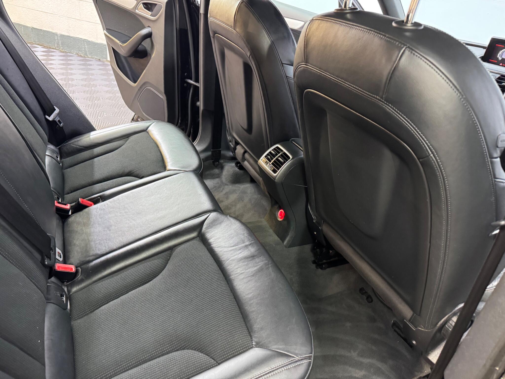 Audi Q3 view 32