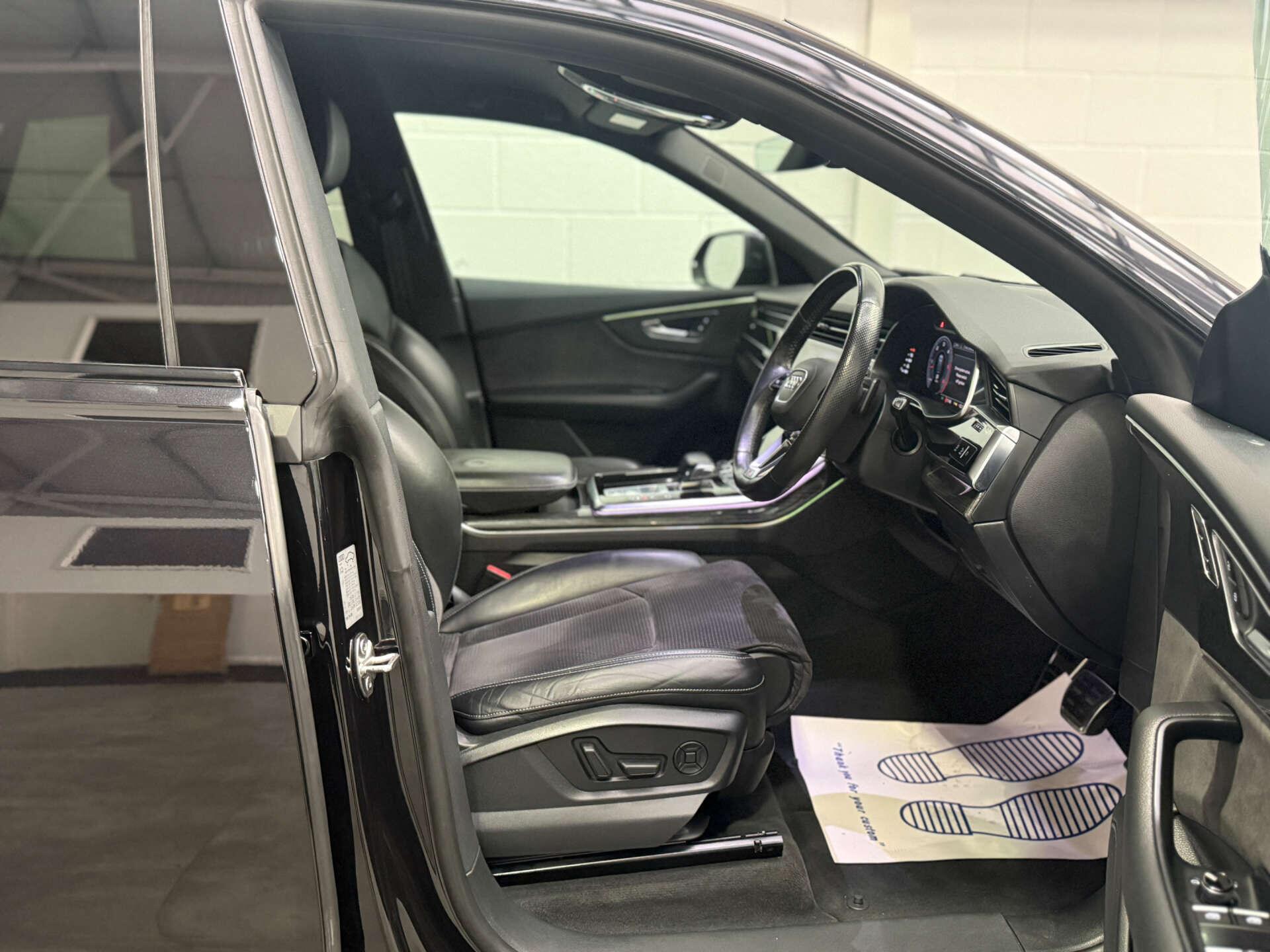 Audi Q8 view 15